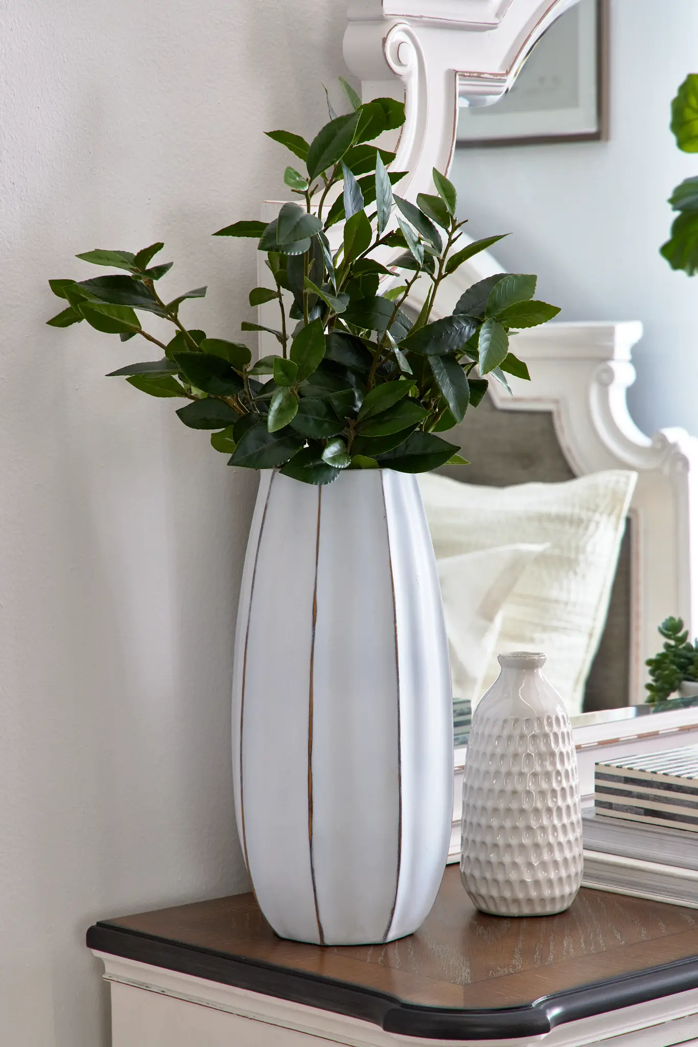 Daphne White Vase Daphne White Vase