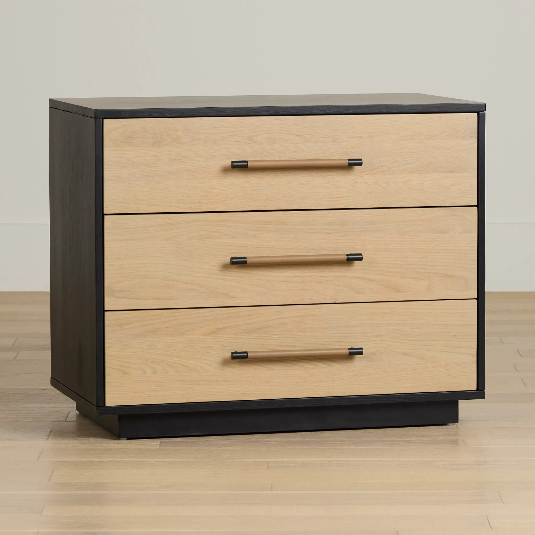 Highland Black 3-drawer Nightstand