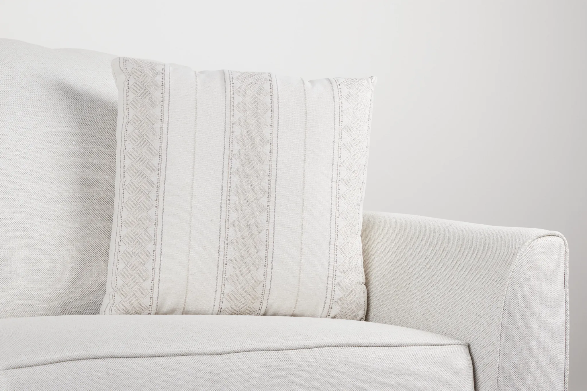 Hermione Beige 18" Accent Pillow