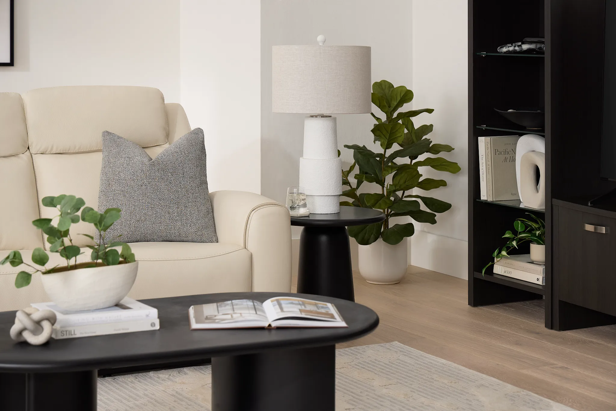 Malo Black Round End Table