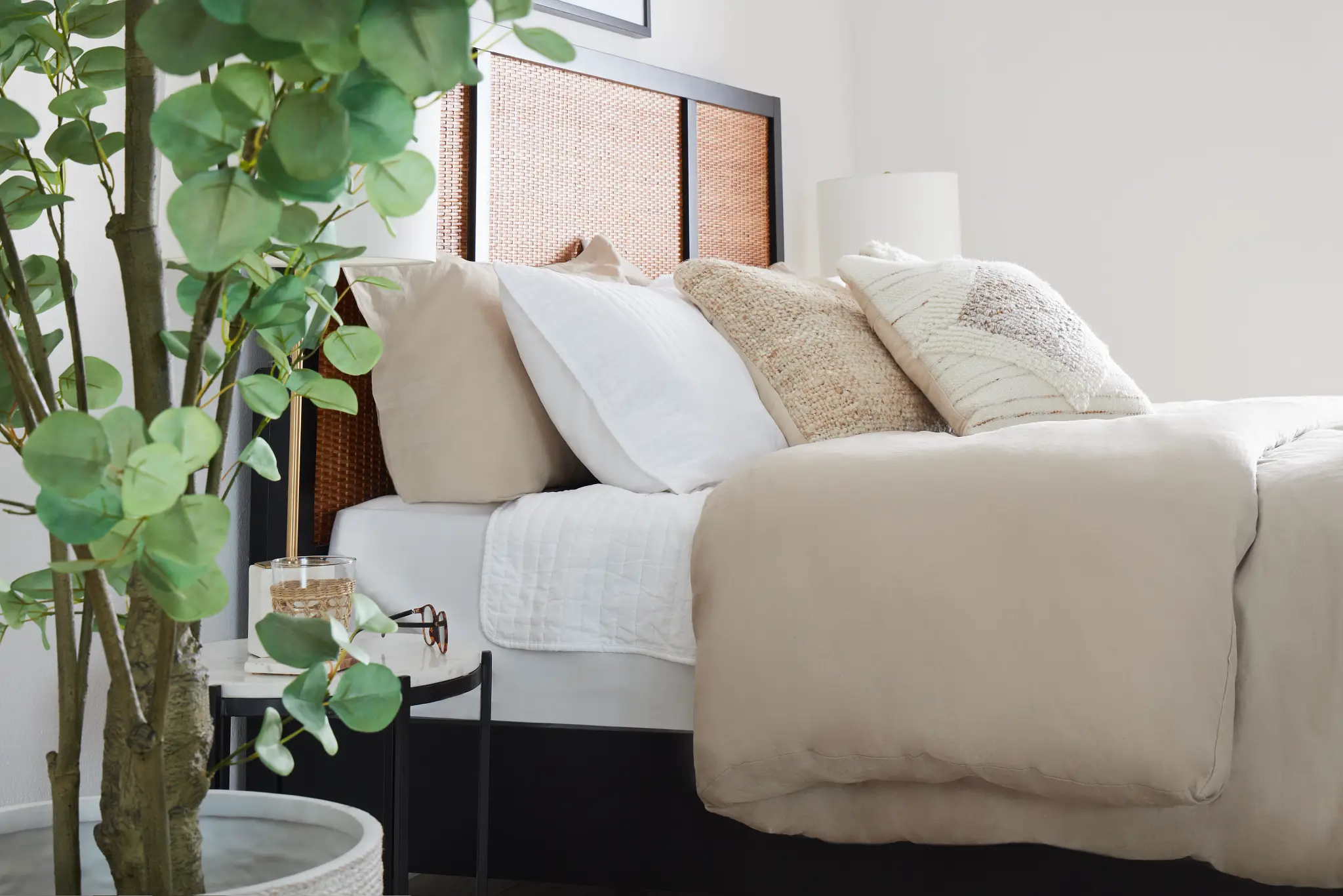 Venice Black Woven Panel Bed Venice Black Woven Panel Bed