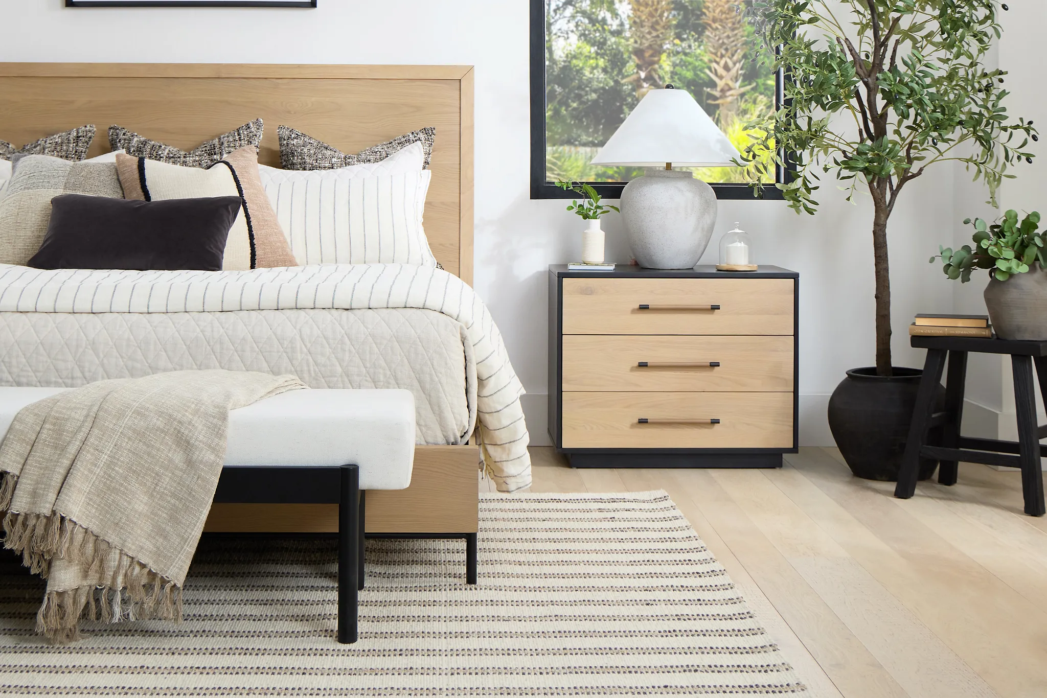 Highland Black 3-drawer Nightstand