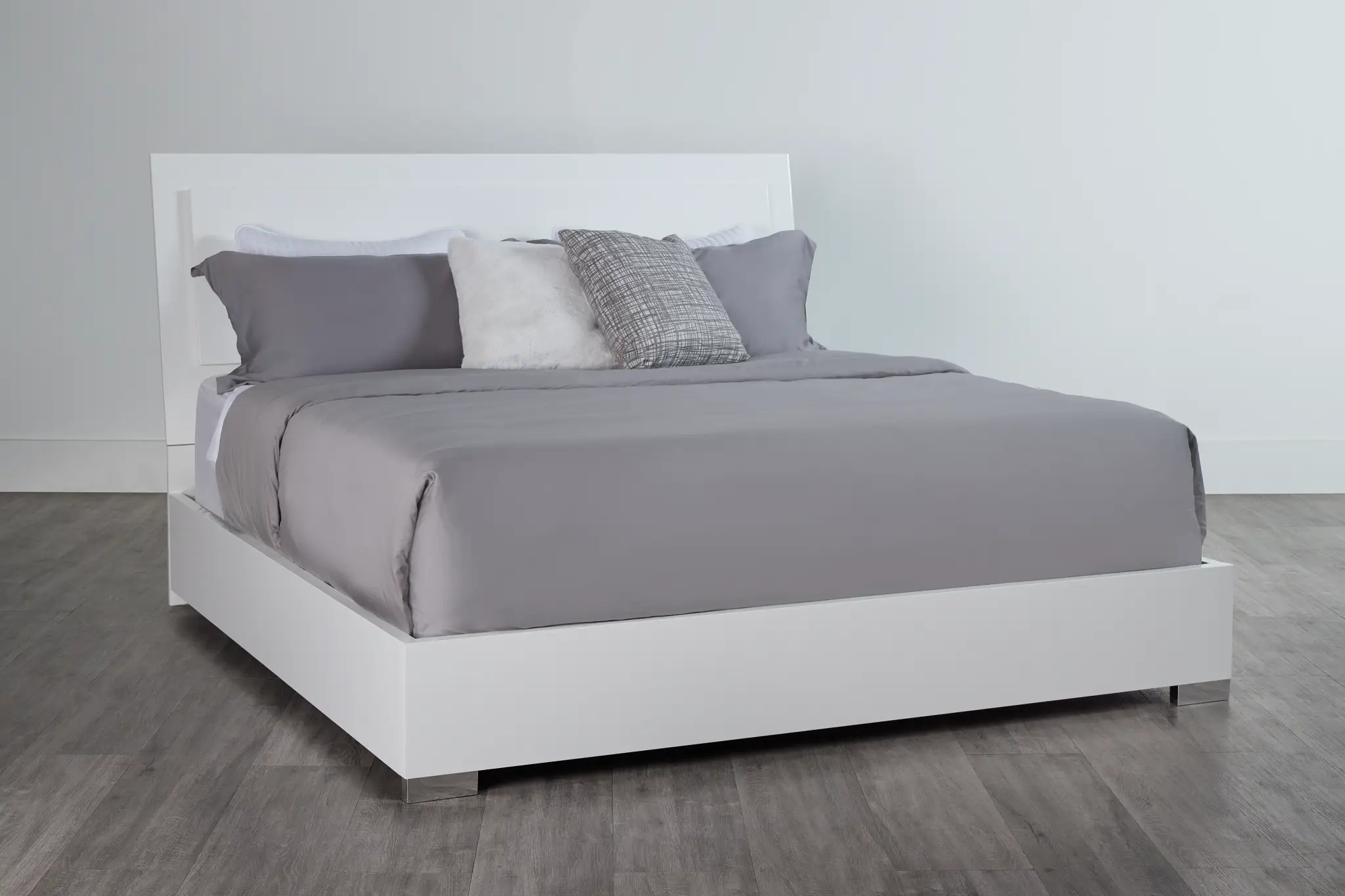 Verona White Platform Bed Verona White Platform Bed