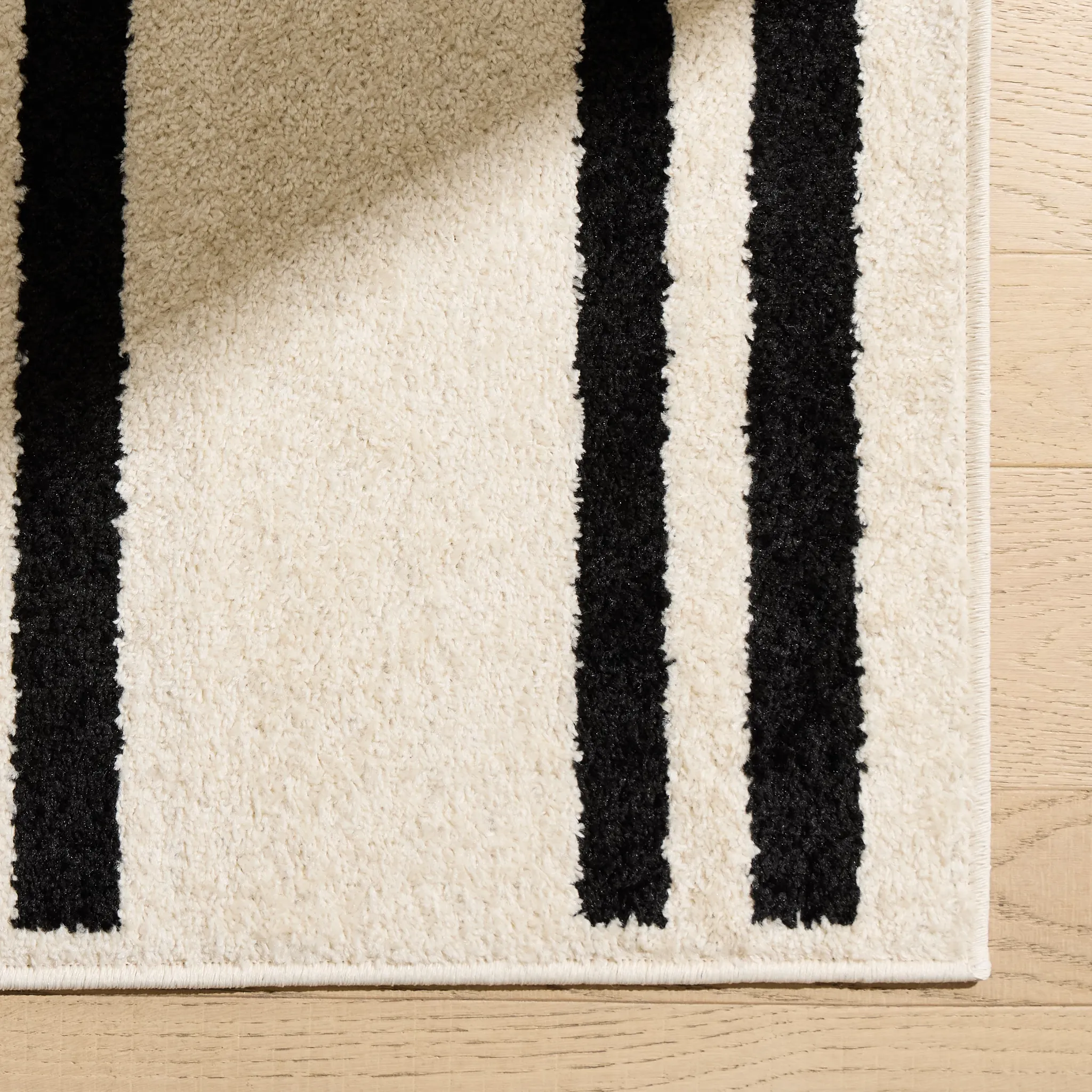 Bobbie White 5x7 Area Rug