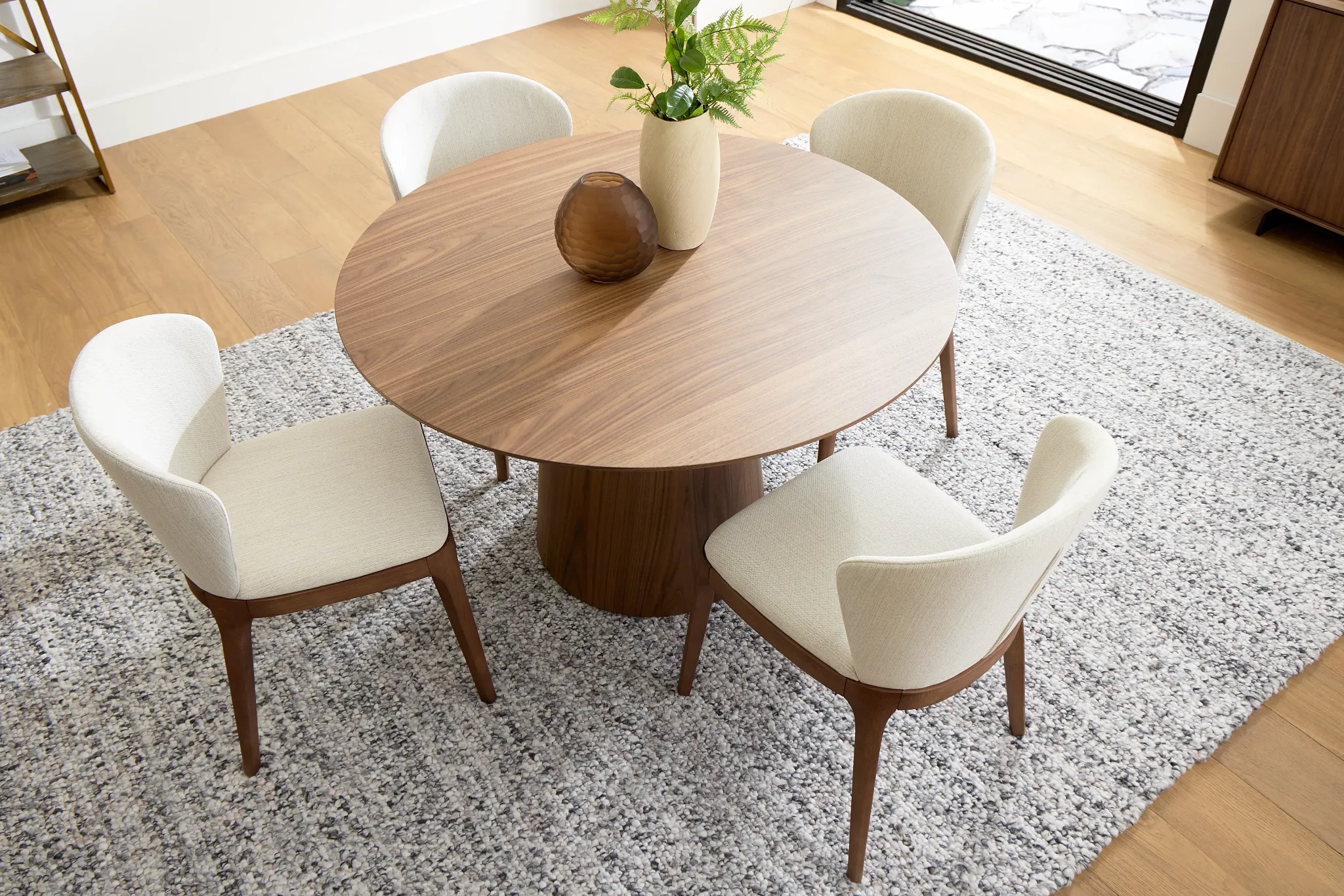 Nomad Mid Tone 47" Round Table & 4 Light Beige Chairs W/mid-tone Legs