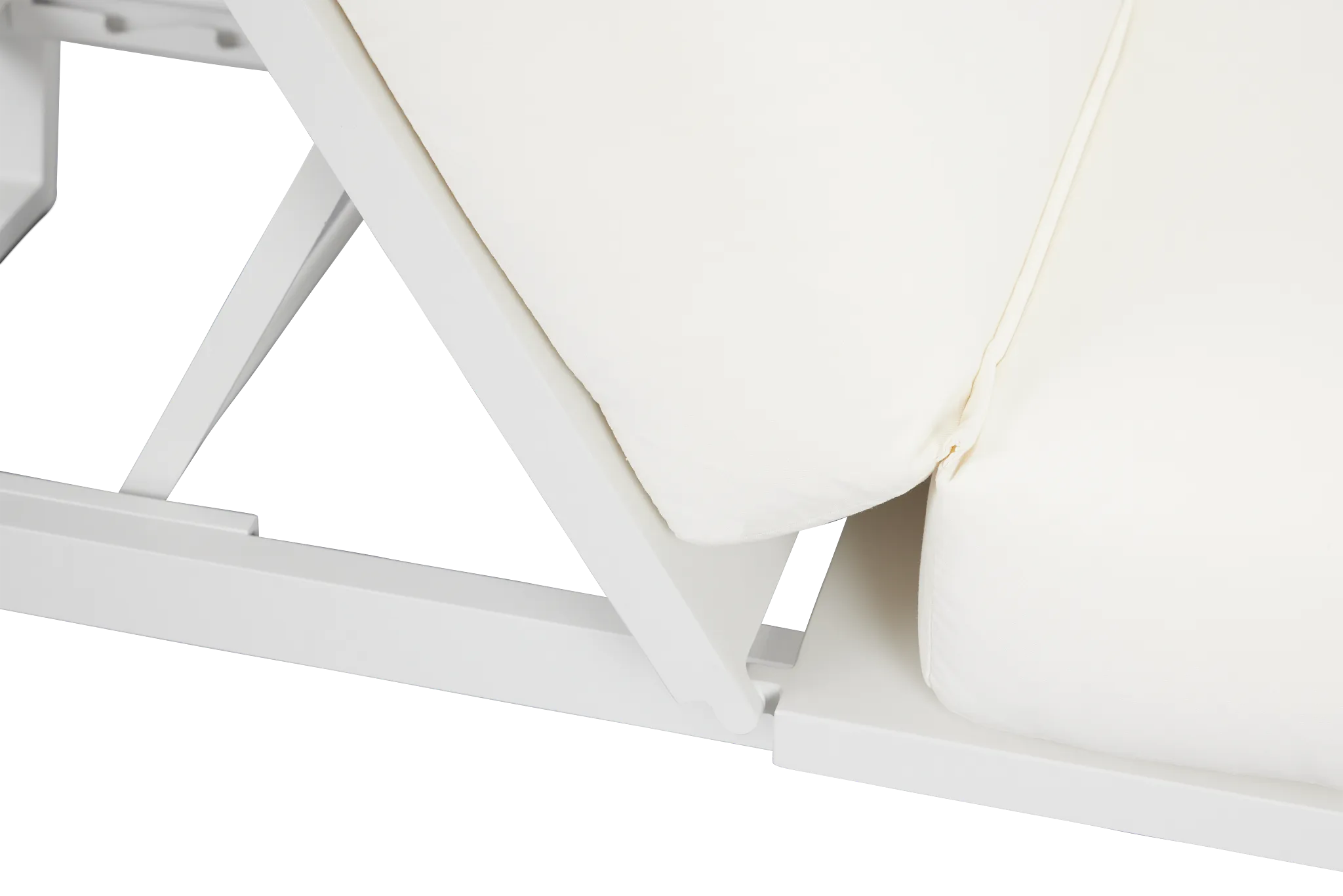 Exuma White Aluminum Cushioned Chaise