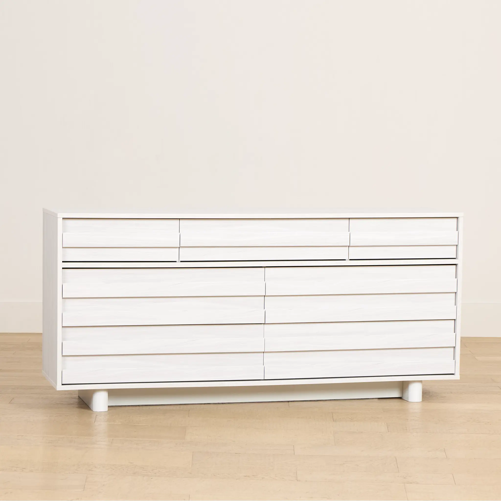 Everett White 7-drawer Dresser Everett White 7-drawer Dresser
