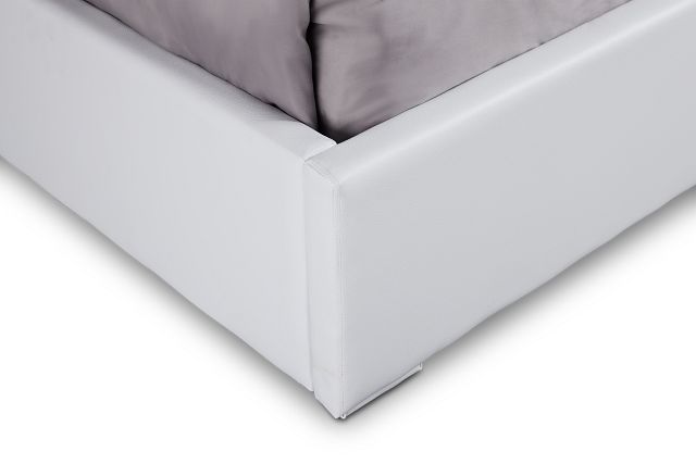 Doral White Uph Spread Bed