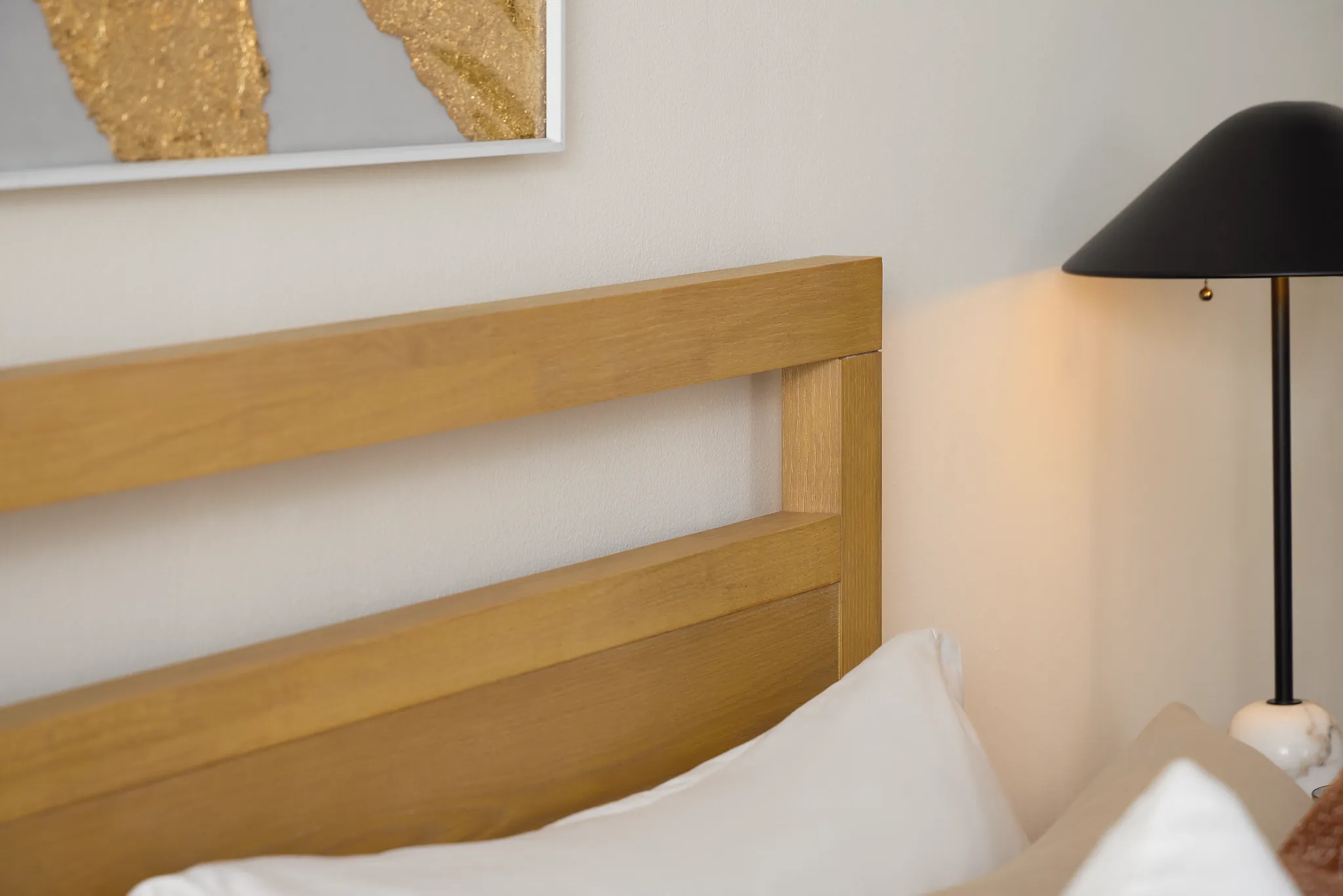 Williamsburg Light Tone Platform Bed