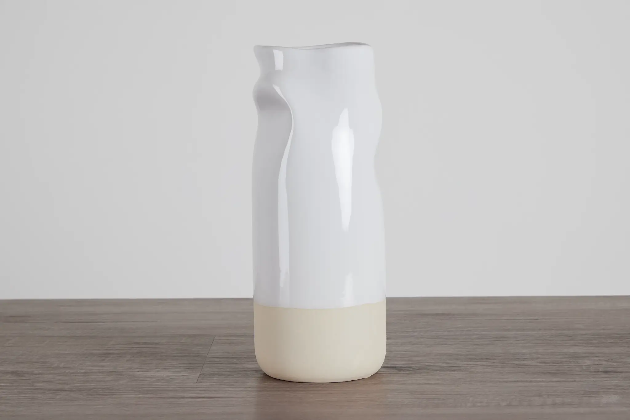 Mecari White Medium Vase Mecari White Medium Vase