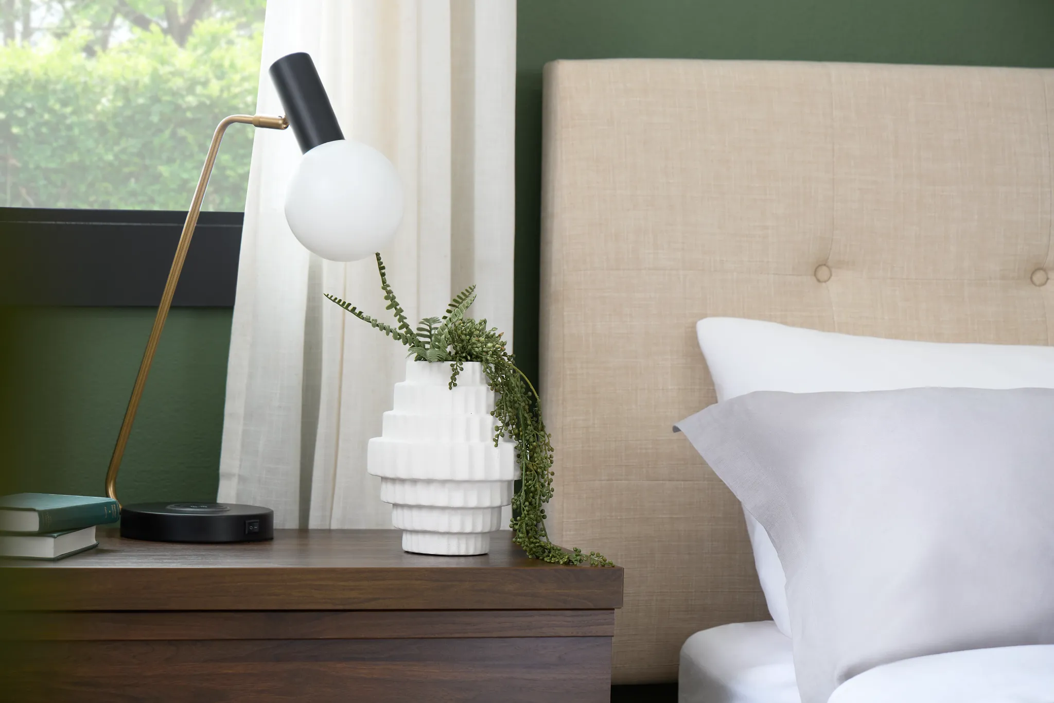 Jaxx White Small Vase