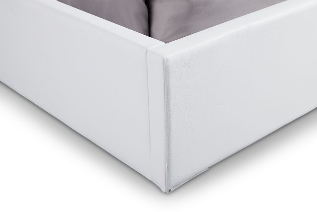 Doral White Uph Spread Bed