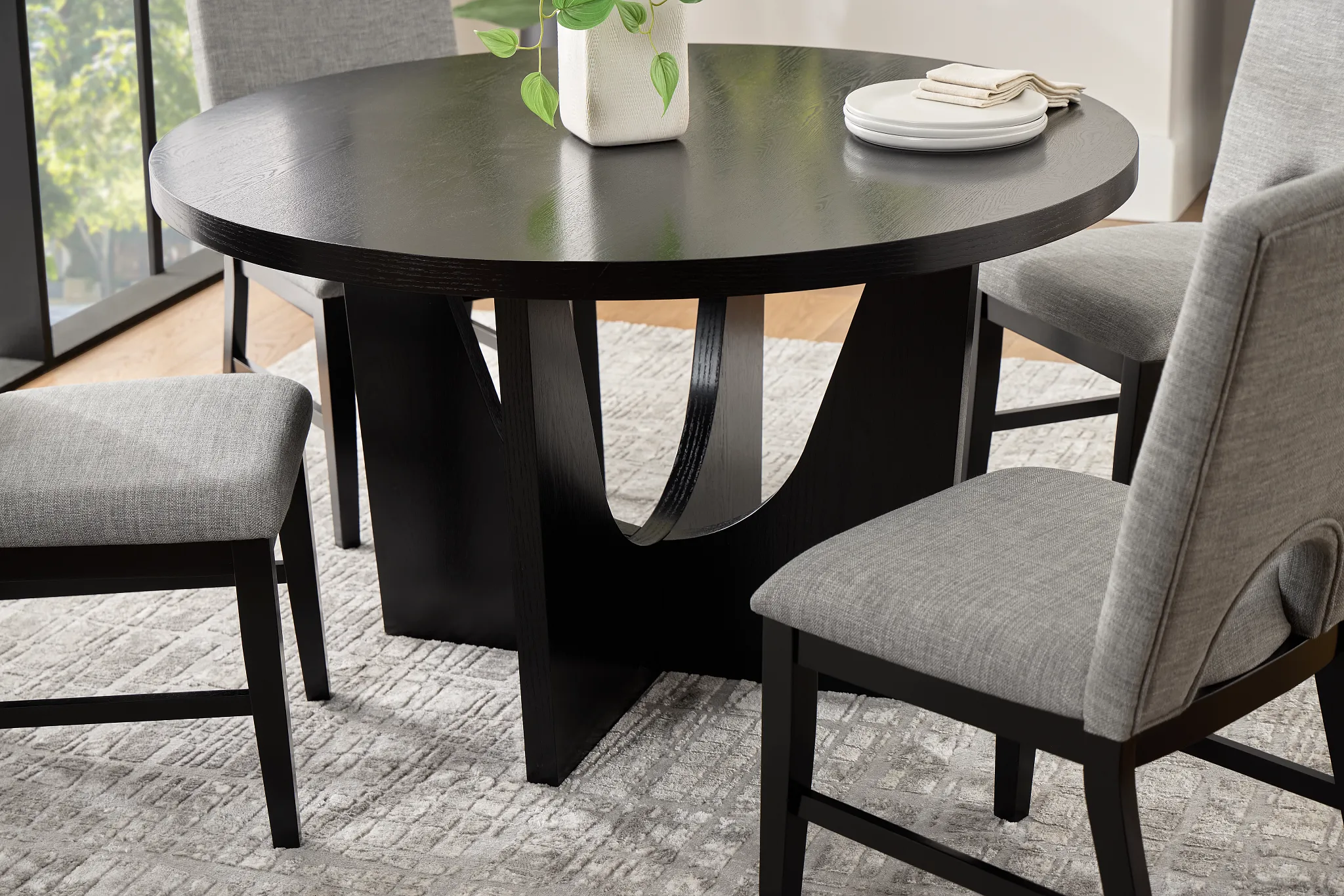 Oxford Black Round Table