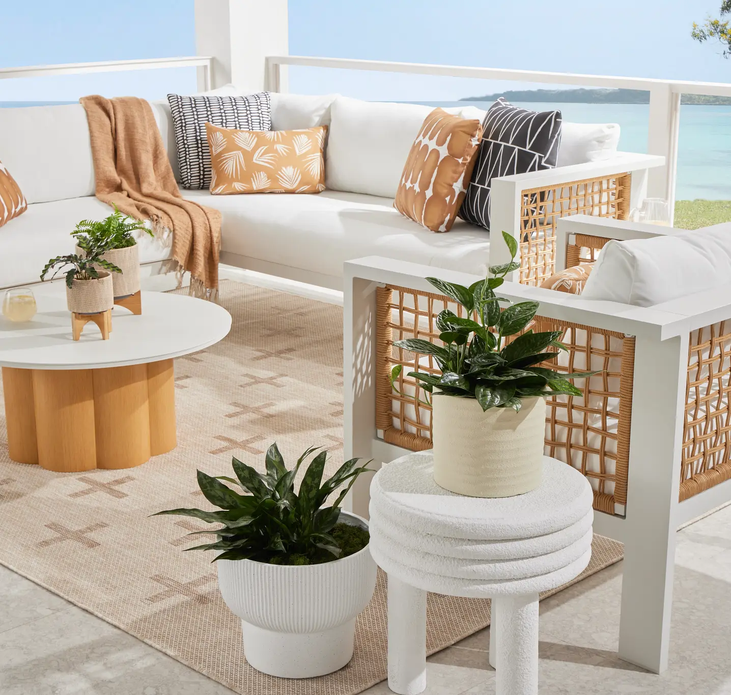 Seasonal Accessories That Elevate Your Patio Seasonal Accessories That Elevate Your Patio