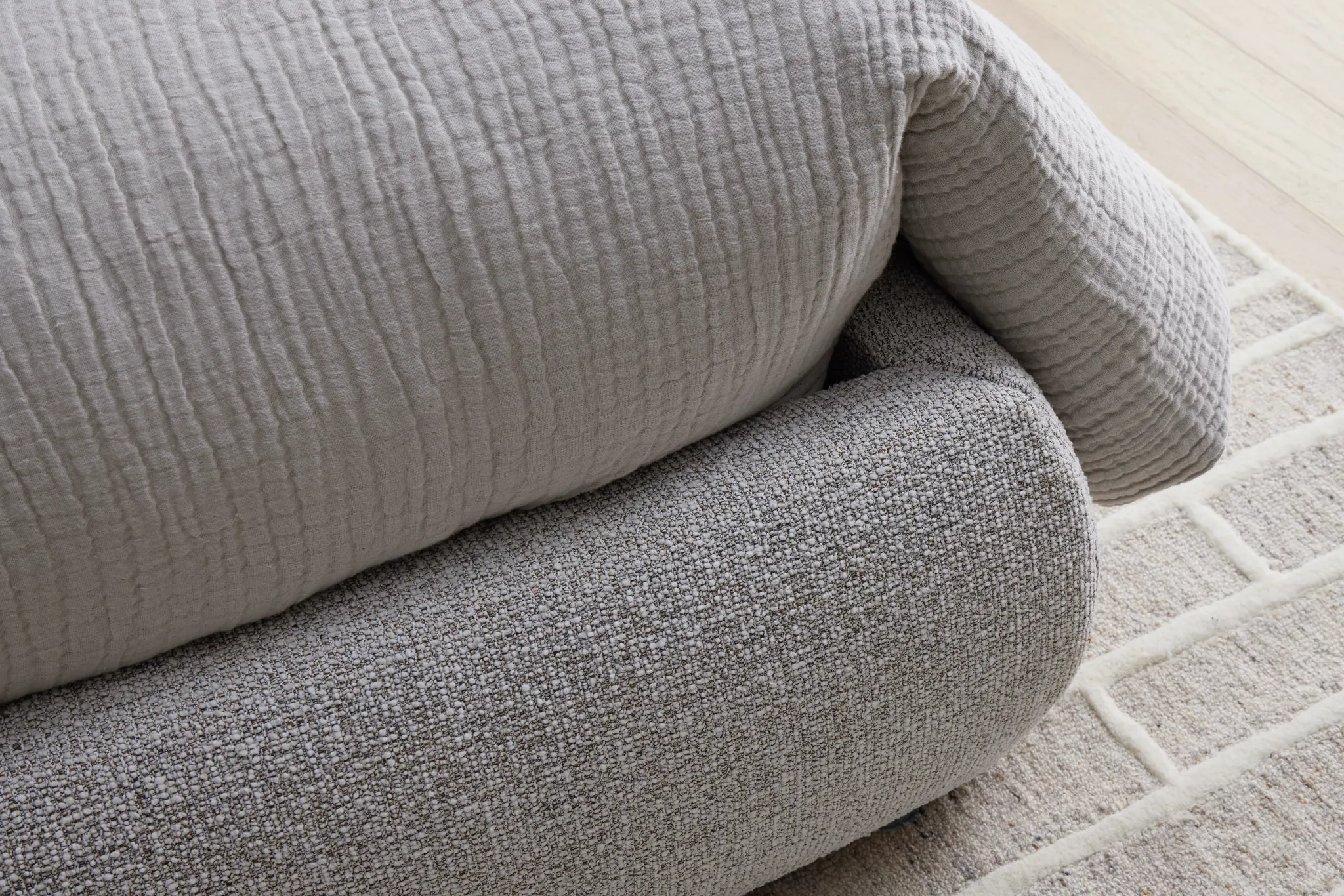 Nomad Gray Uph Spread Bed