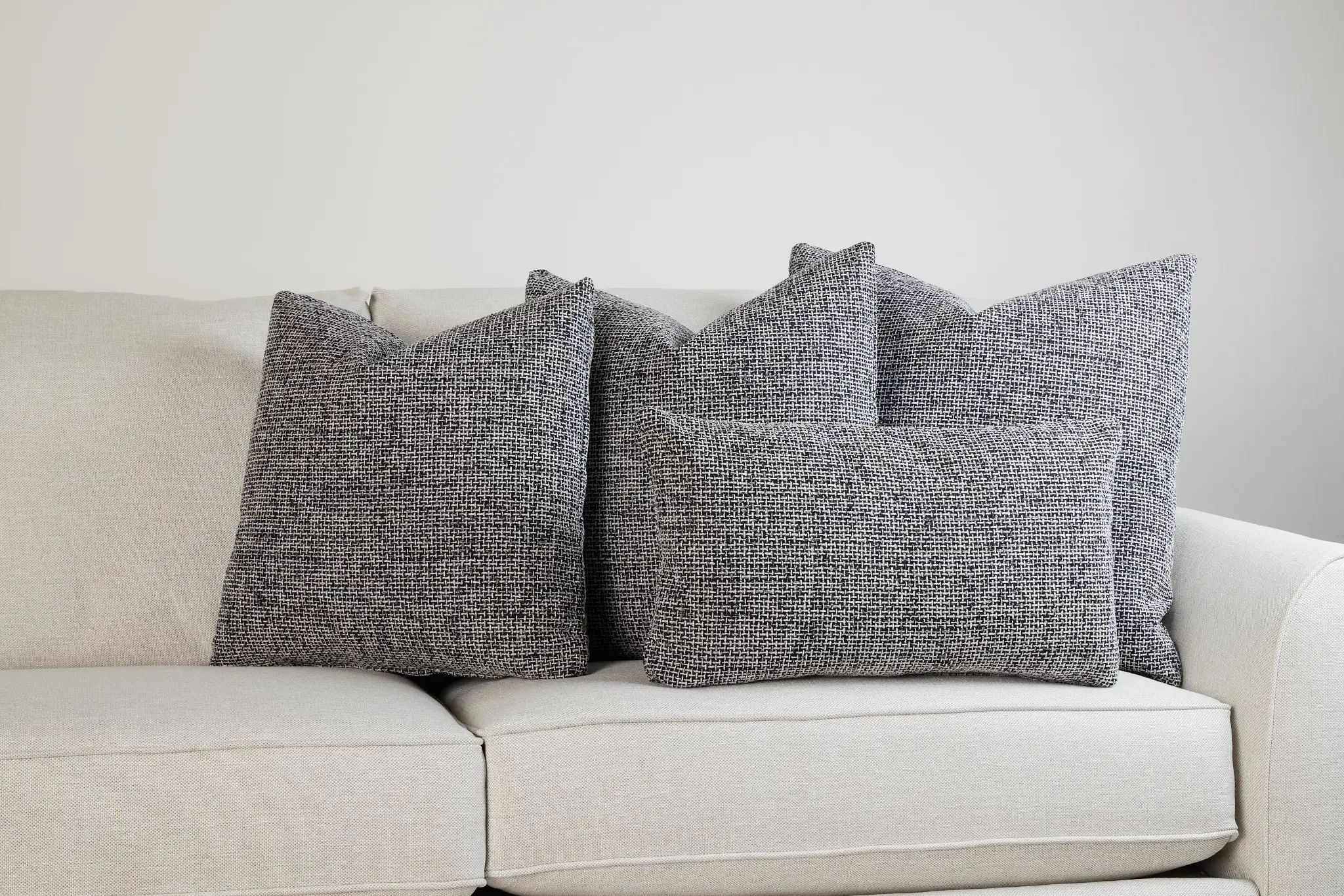 Sutt Black 24" Accent Pillow Sutt Black 24" Accent Pillow
