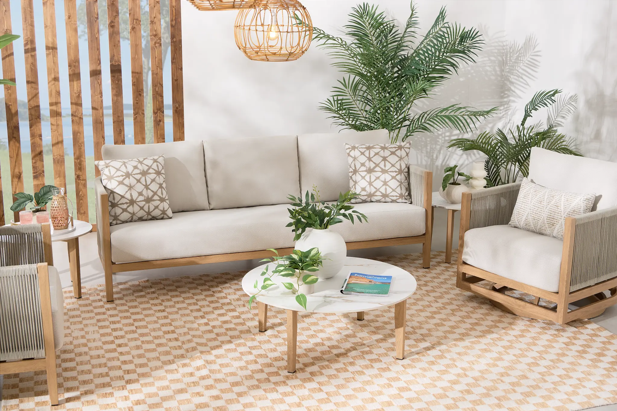 Large Outdoor Spaces: Backyard & Poolside Layout Ideas  