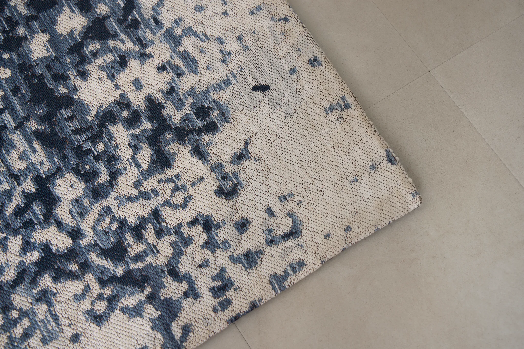 Maxima Blue 8x11 Area Rug