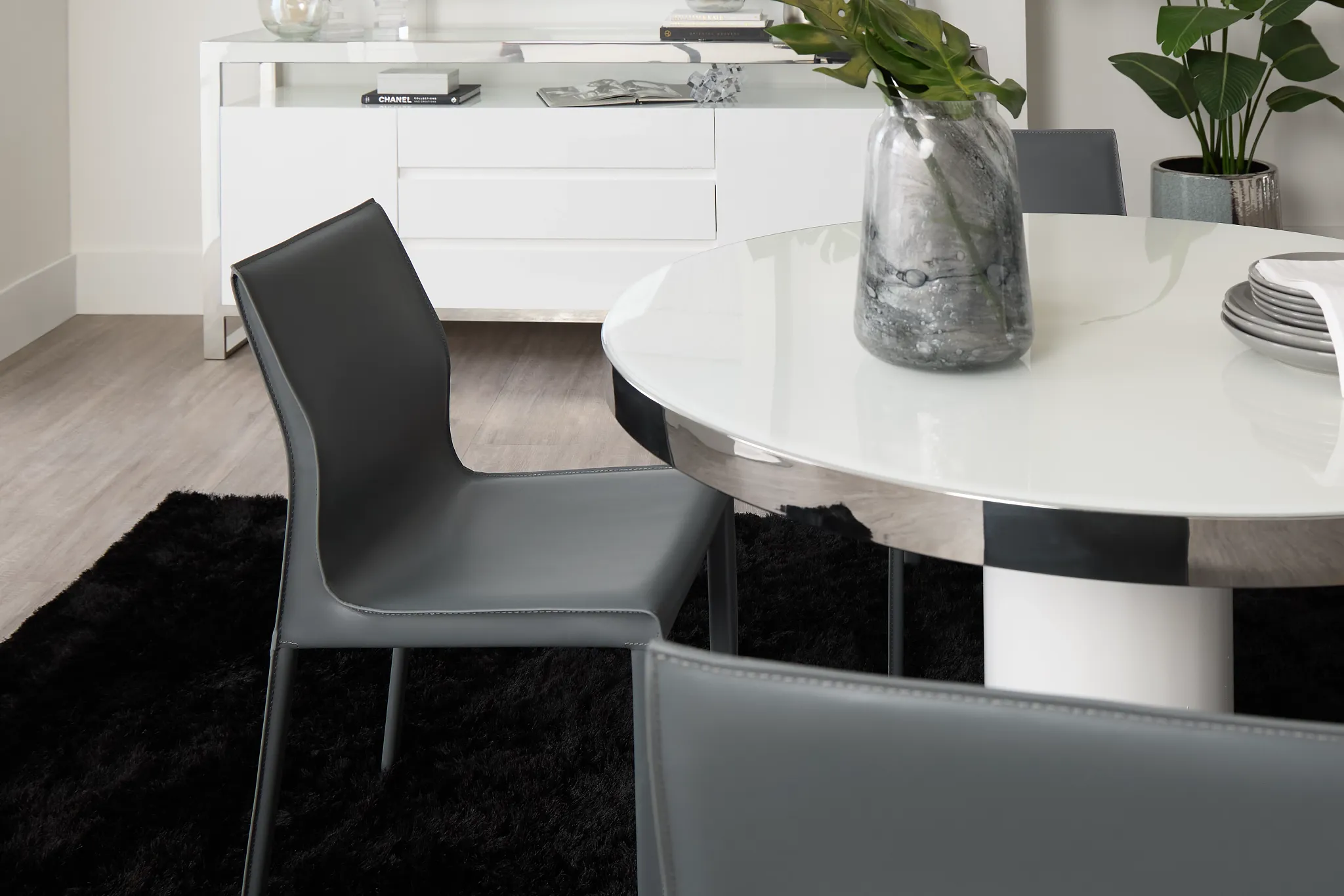 Miami White 47" Round Table