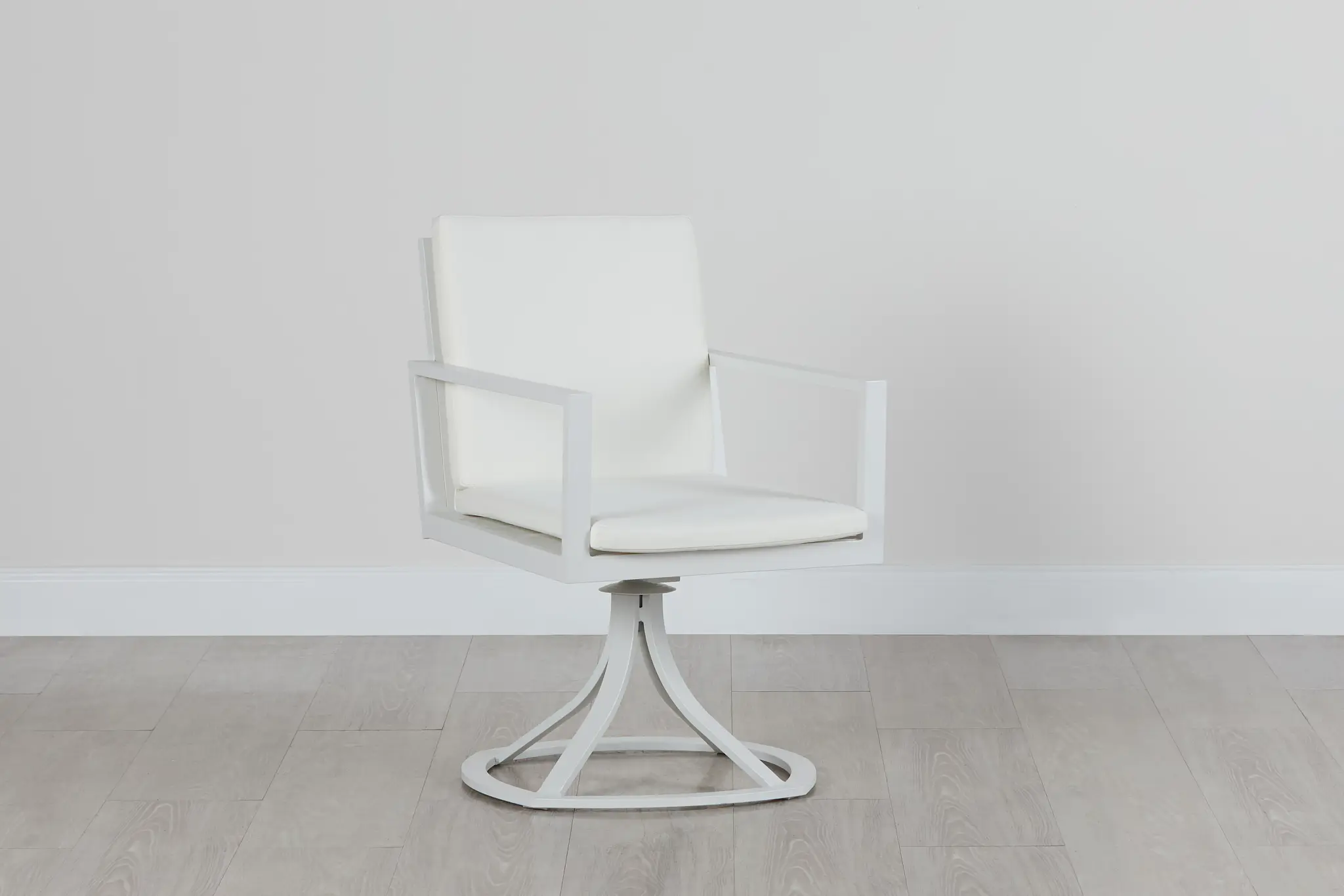 Linear White Swivel Chair Linear White Swivel Chair