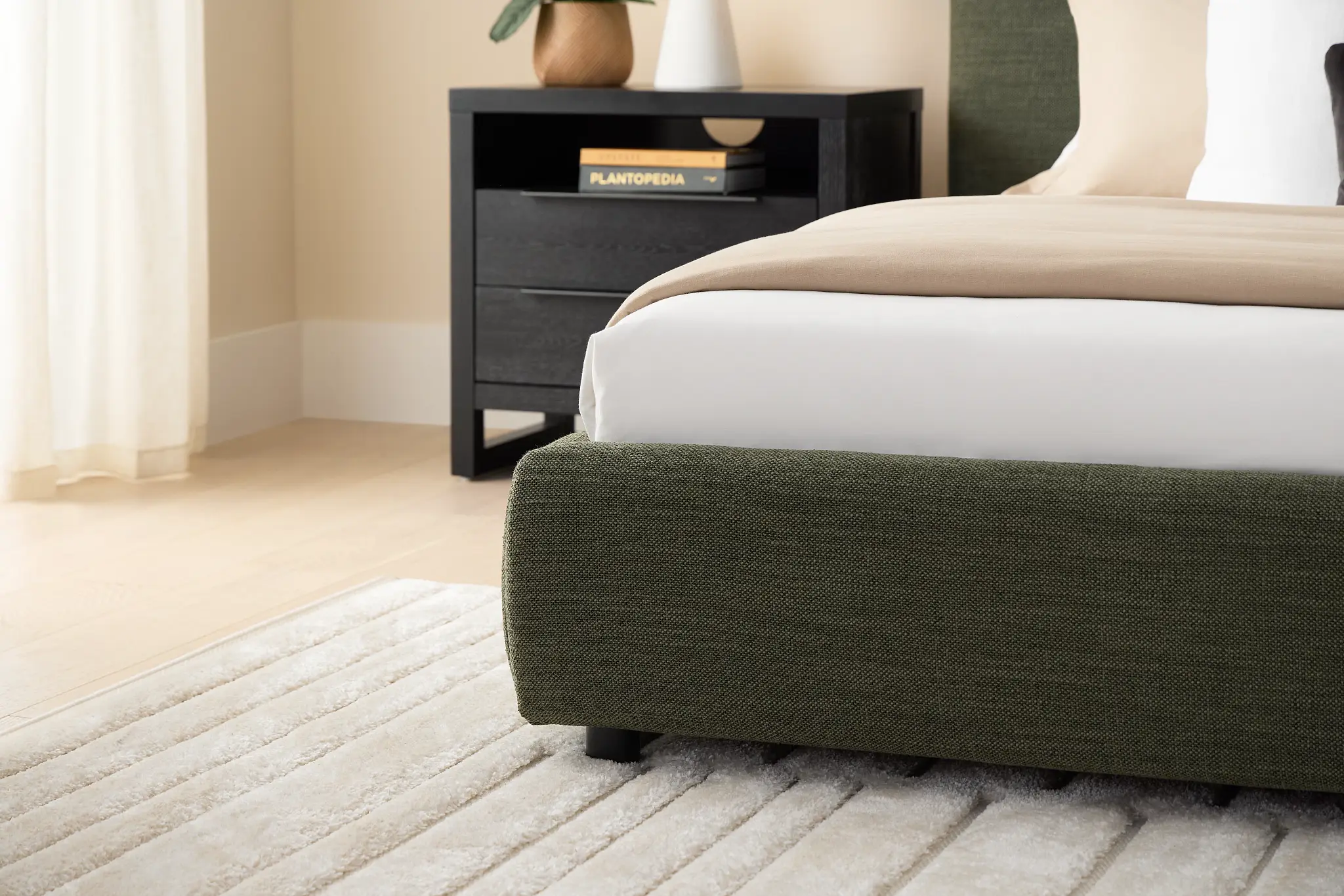 Williamsburg Green Upholstered Platform Bed Williamsburg Green Upholstered Platform Bed