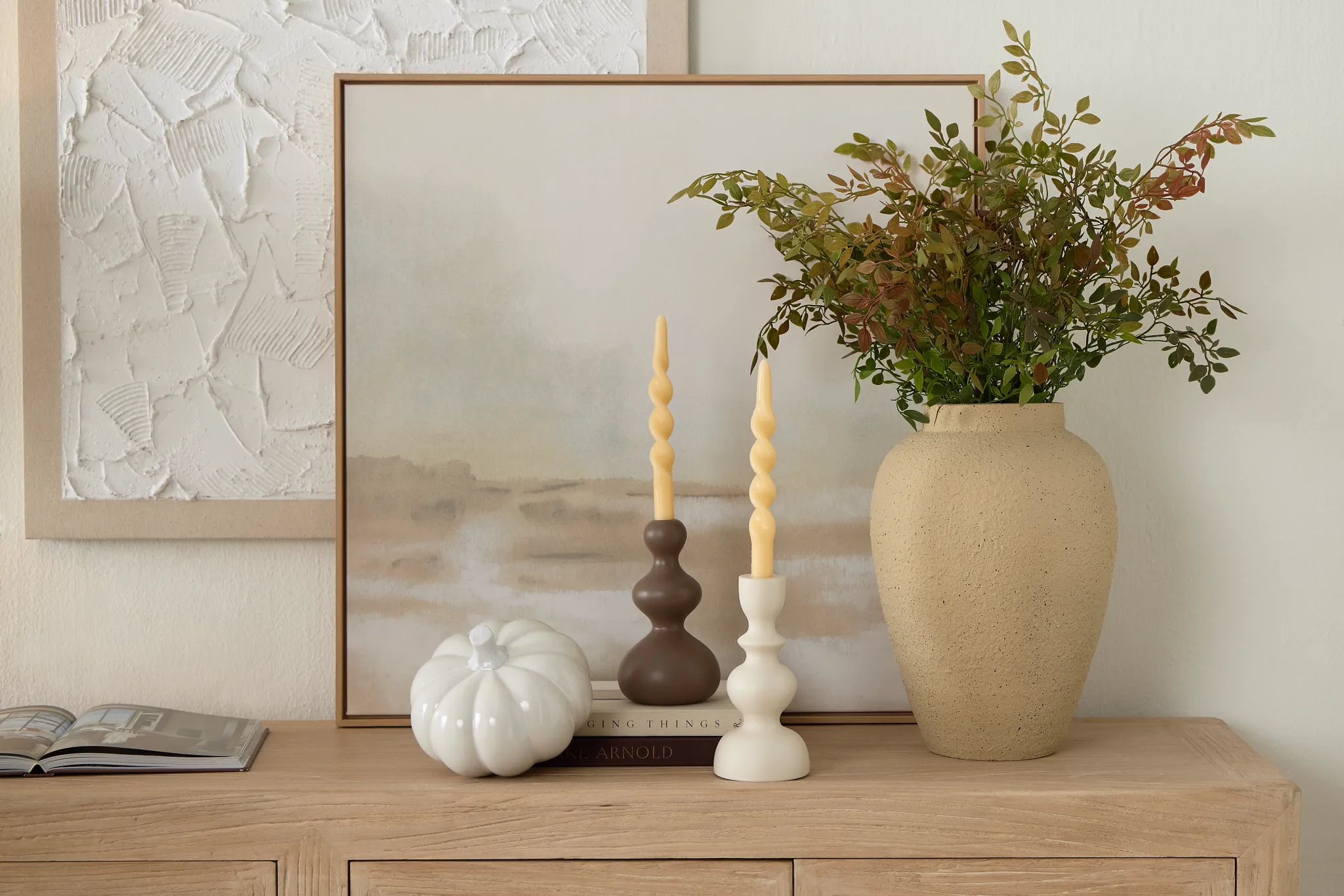 Malid White Candle Holder