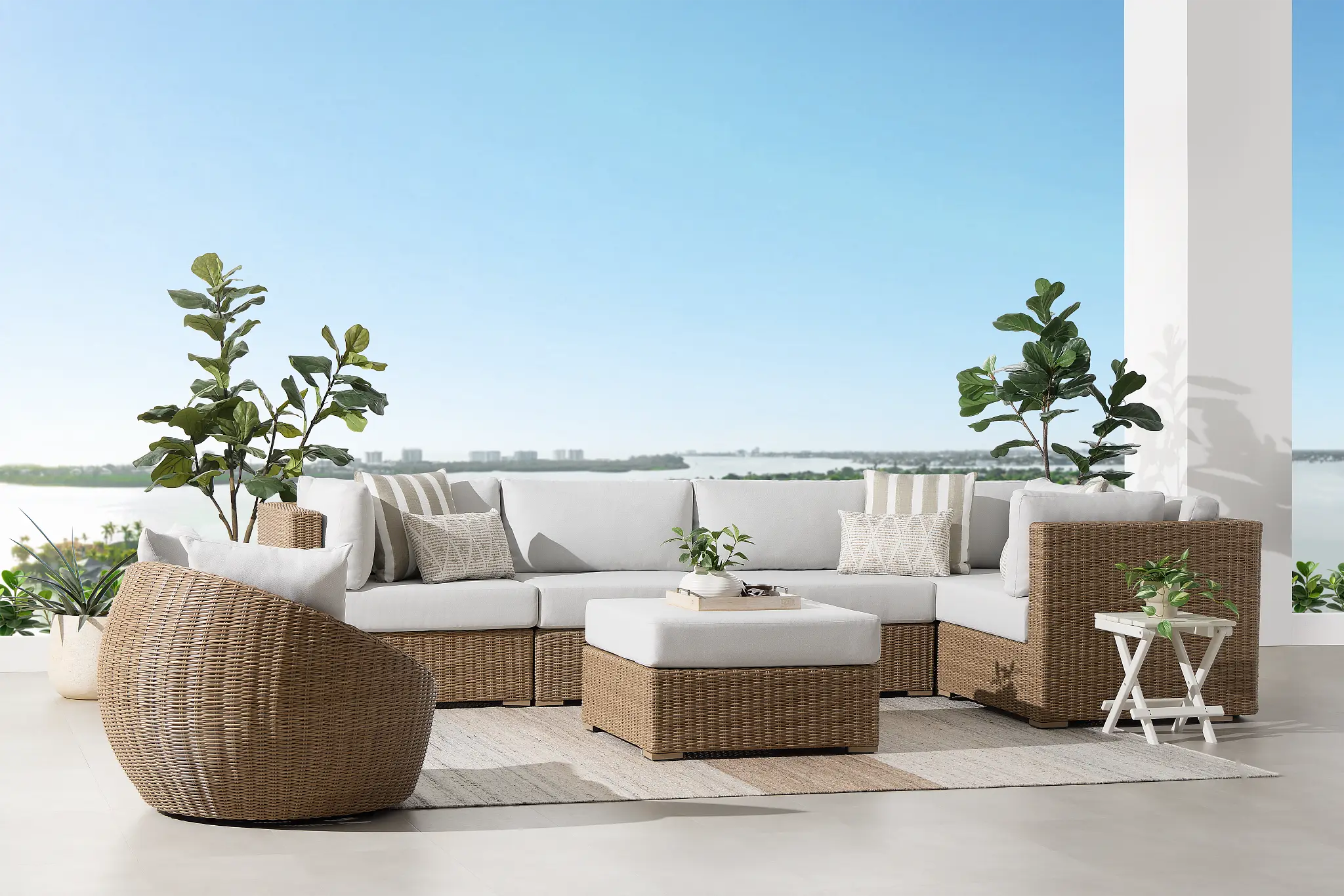 Outdoor Spaces: Spring-Ready Comfort and Color Outdoor Spaces: Spring-Ready Comfort and Color