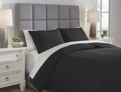 Thornam Black 3 Piece Coverlet Set
