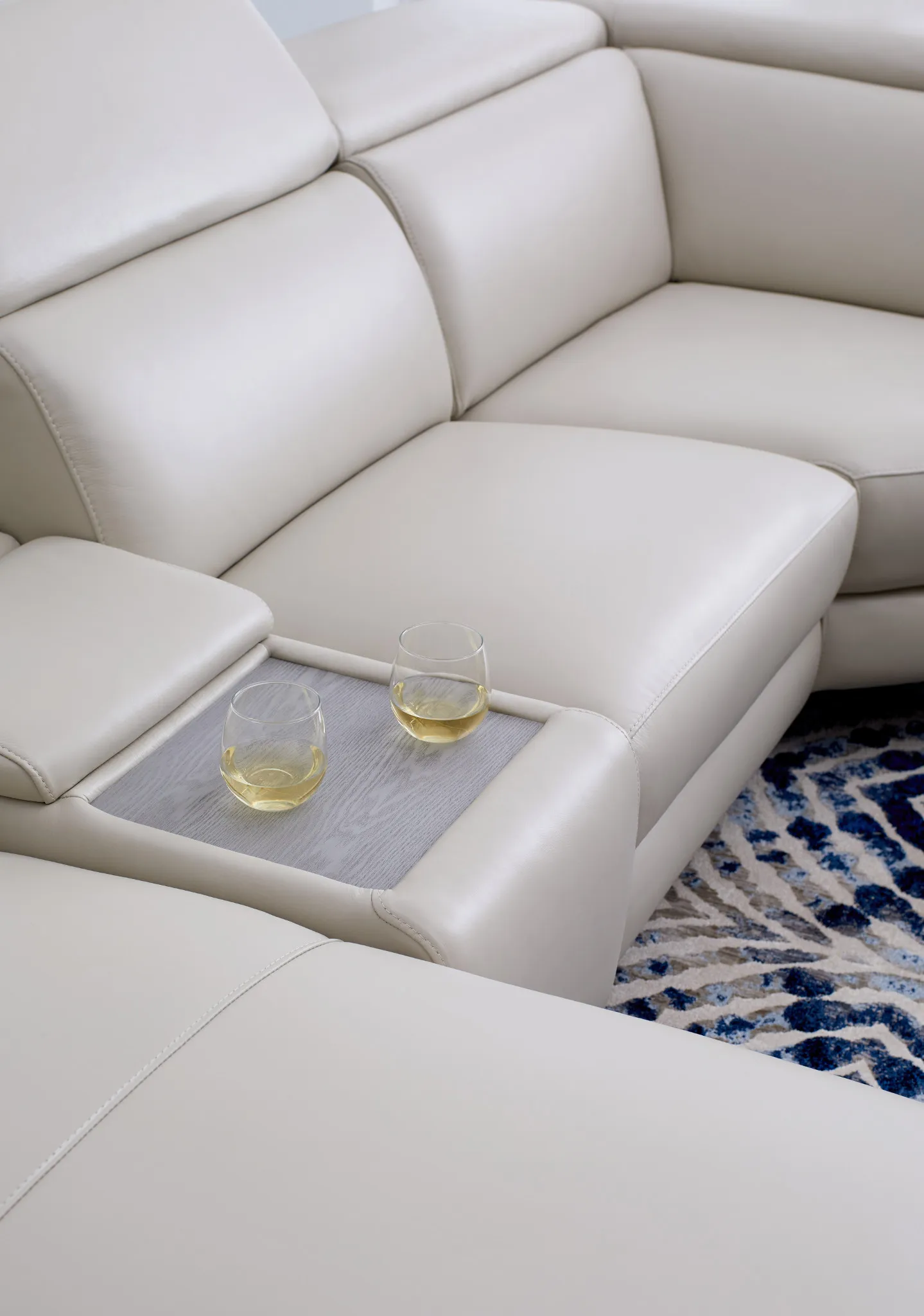 Atlas Taupe Lthr/vinyl Medium Dual Power Right Chaise Sectional