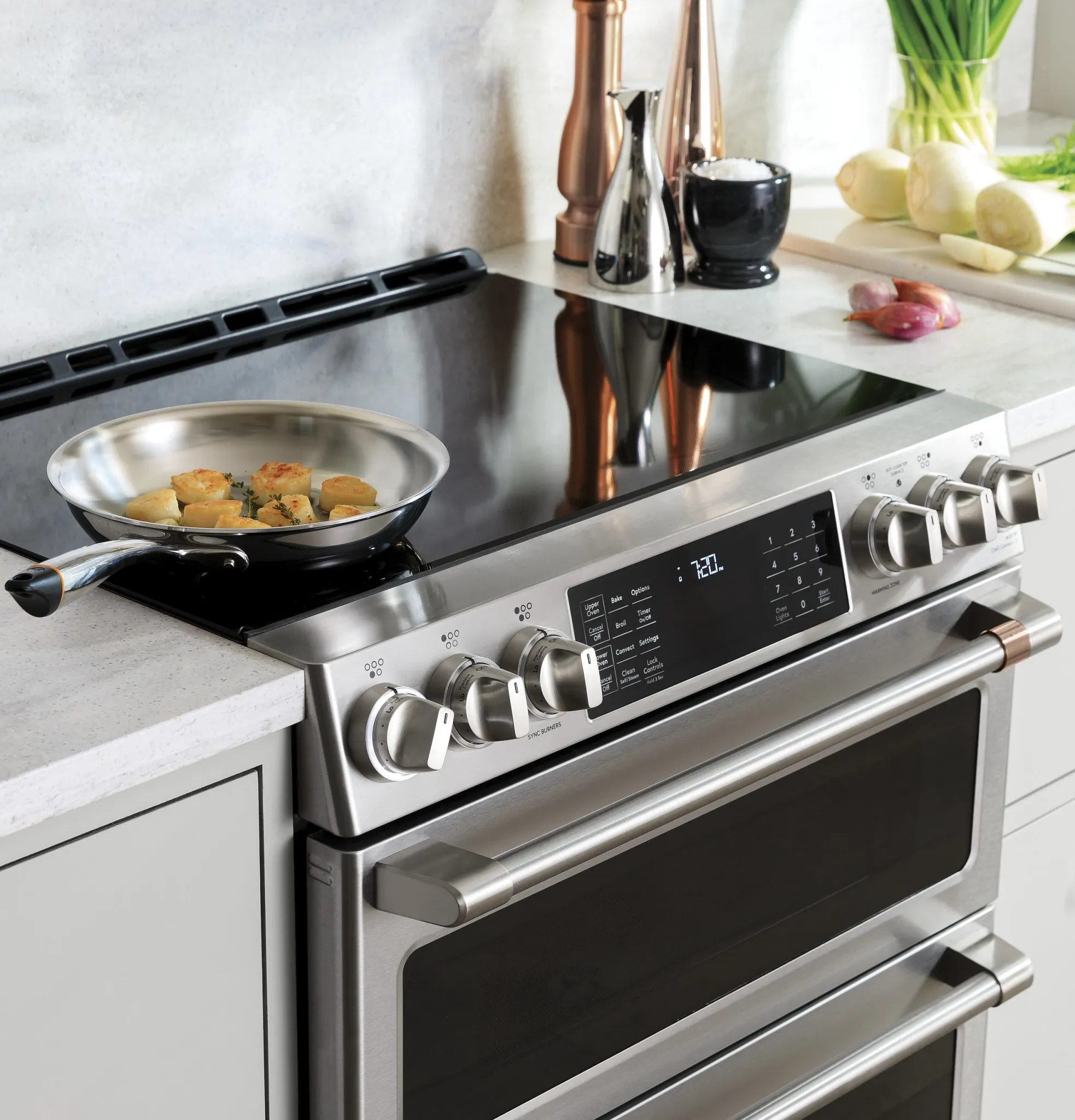 Cafe 900 Series Stainless Steel 30" Electric Range