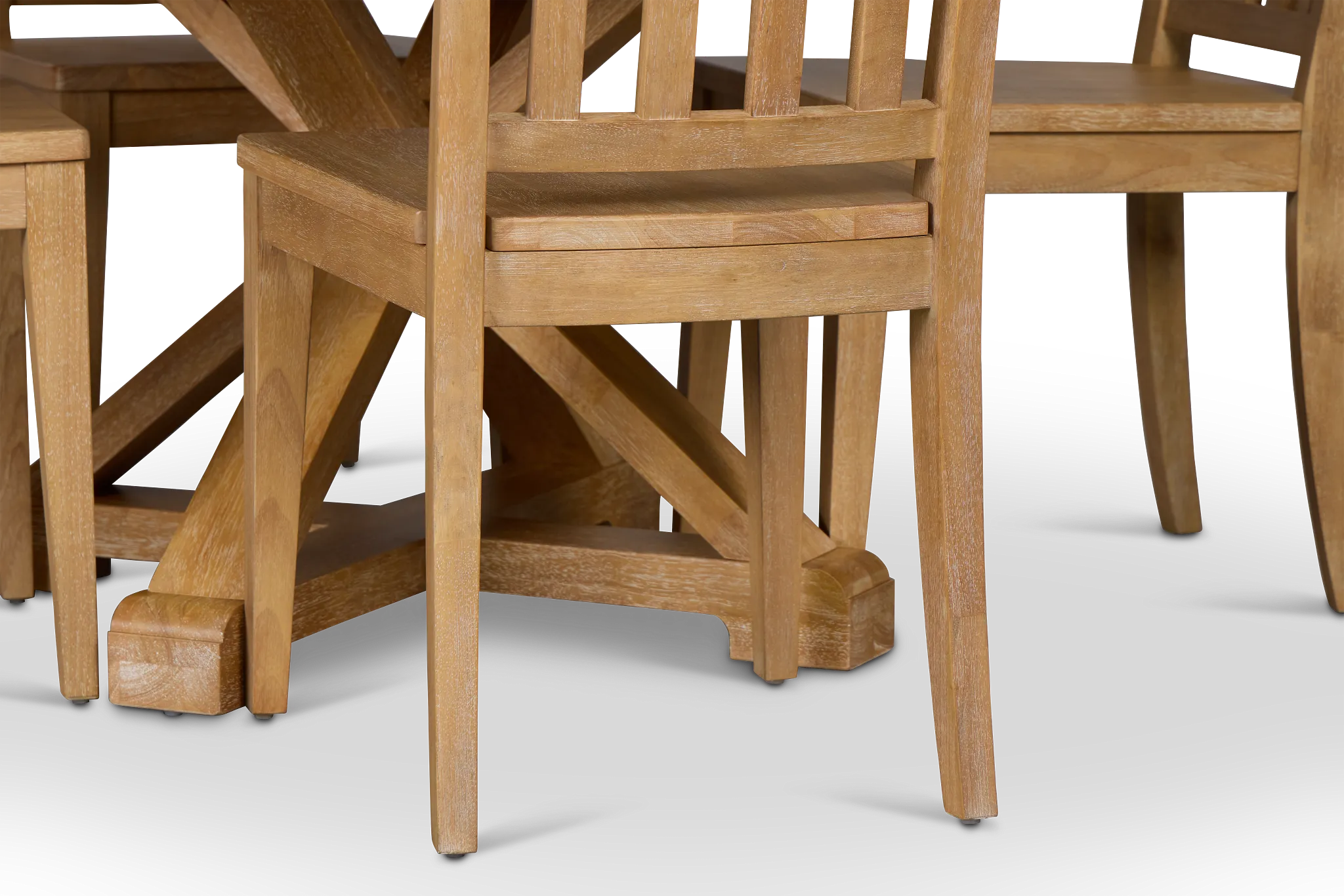 Nantucket Two-tone White Round Table & 4 Light Tone Chairs