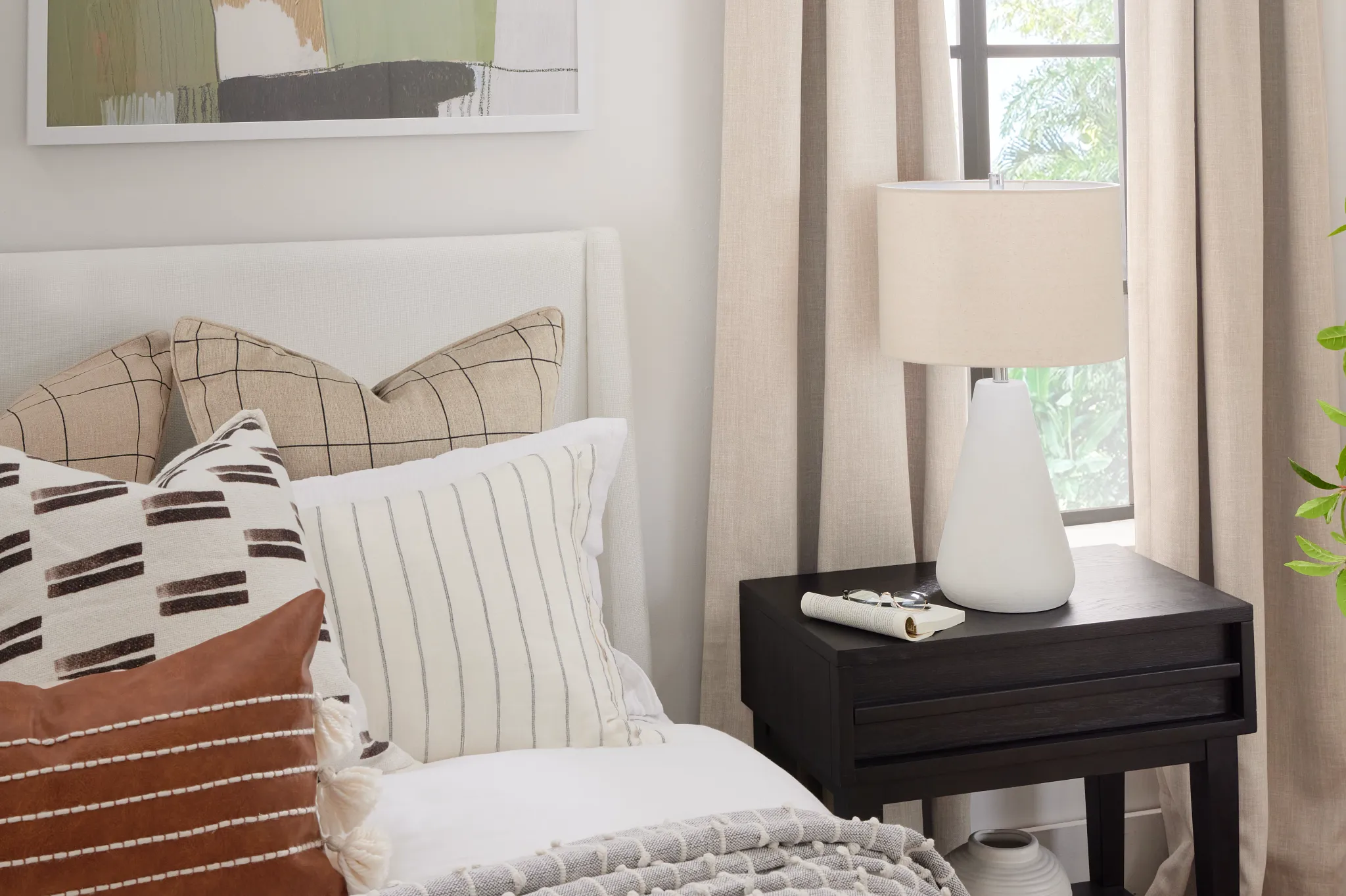 Milani White Ceramic Table Lamp