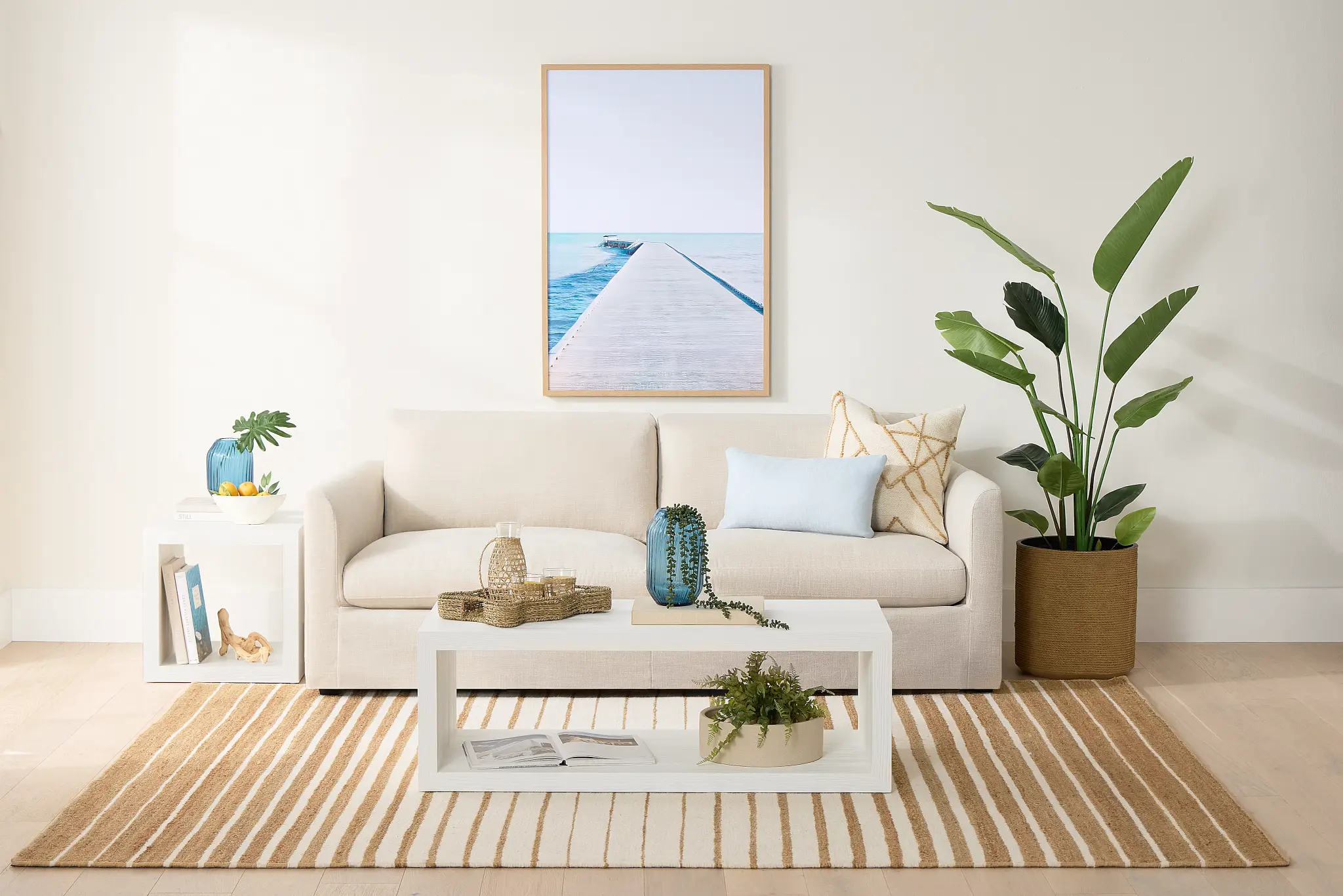 Living Room: Modular Seating & Smart Layouts 