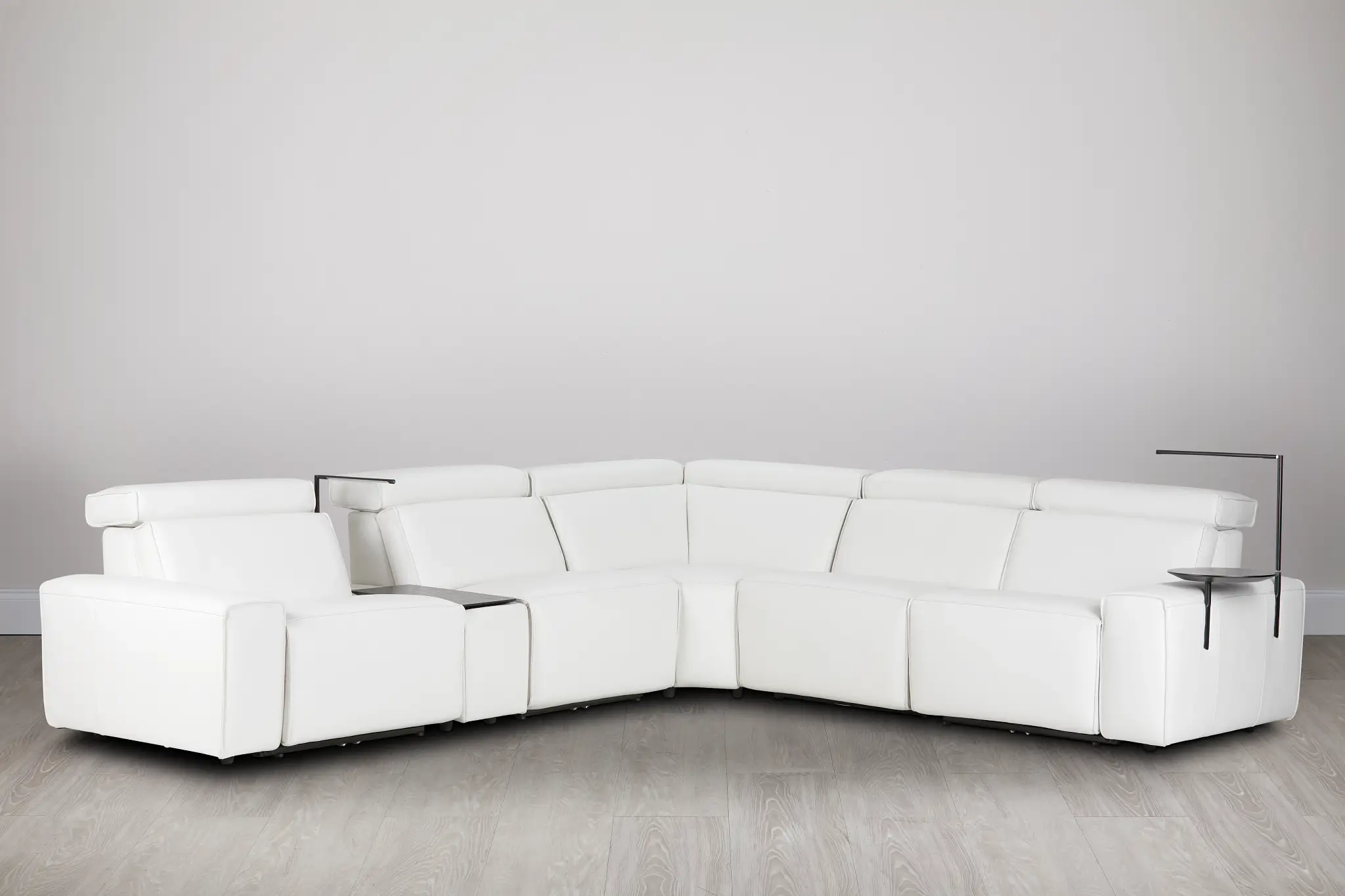 Carmelo White Leather Medium Dual Power Sectional W/right Table & Light Carmelo White Leather Medium Dual Power Sectional W/right Table & Light