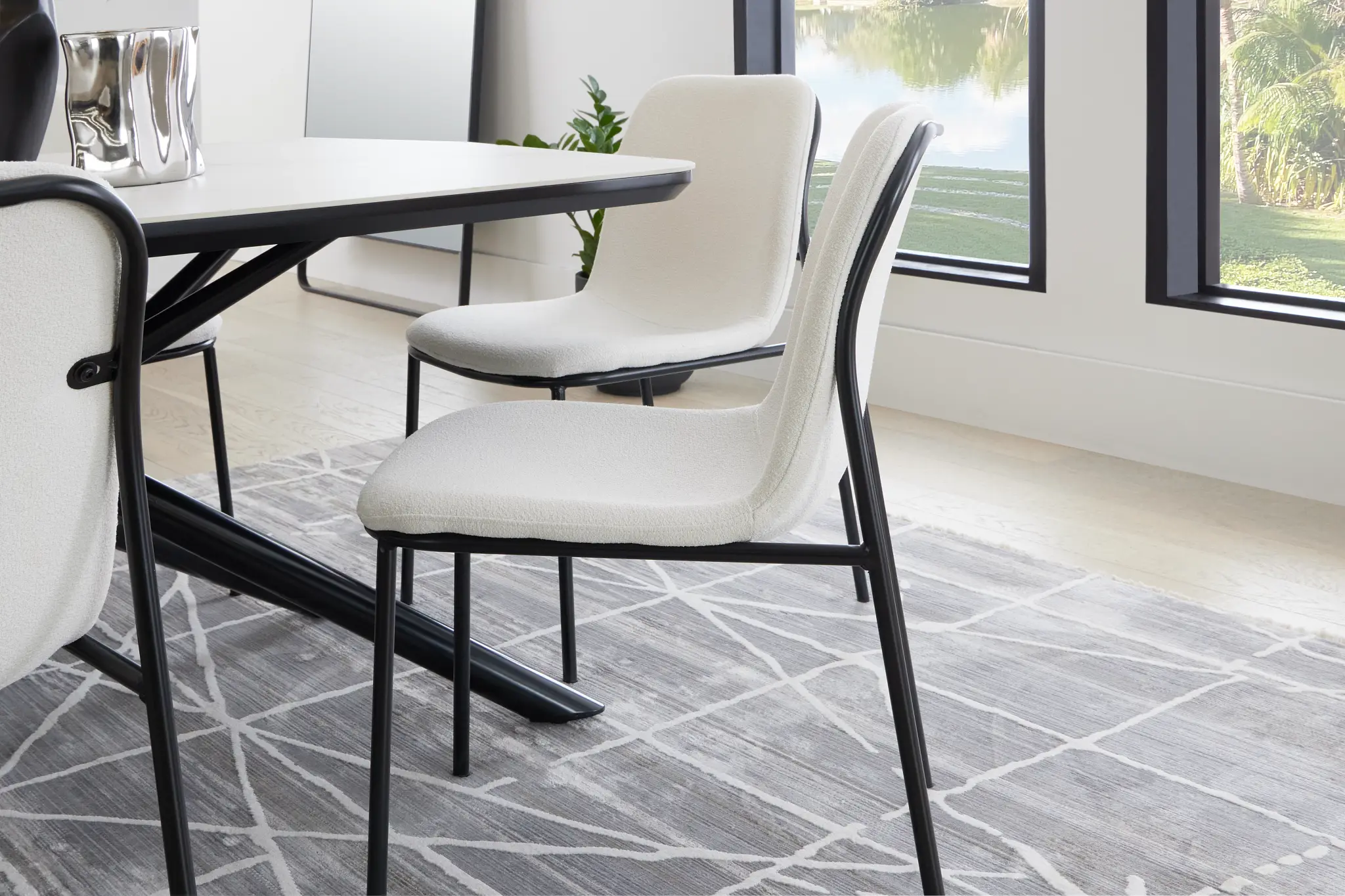Palos White Rect Table & 4 White Upholstered Chairs Palos White Rect Table & 4 White Upholstered Chairs