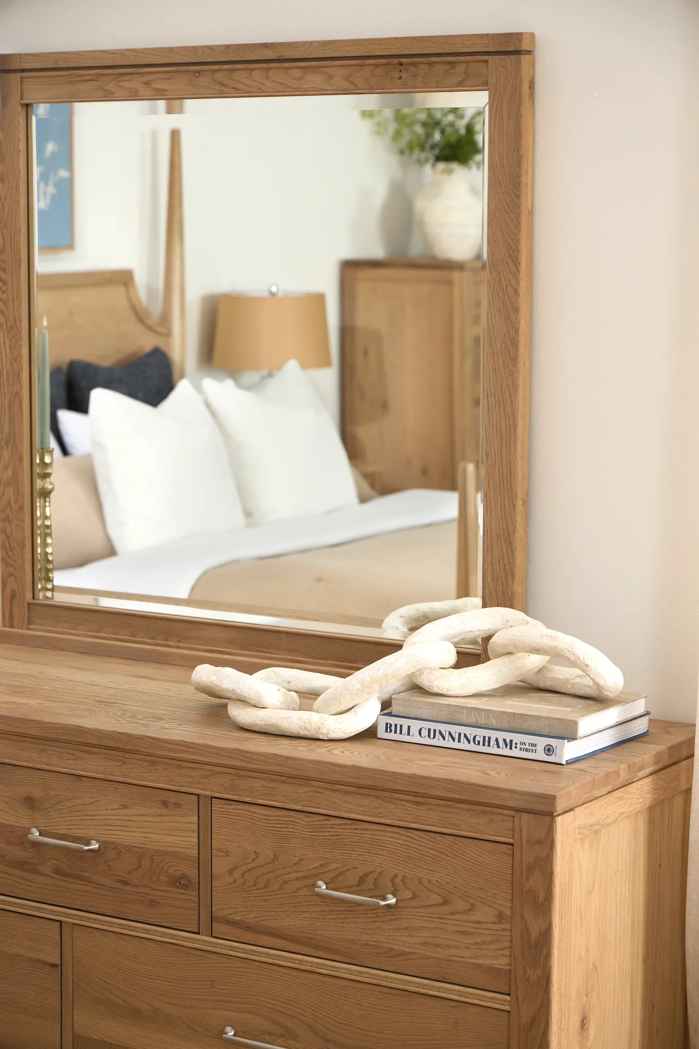 Clovis White Tabletop Accessory