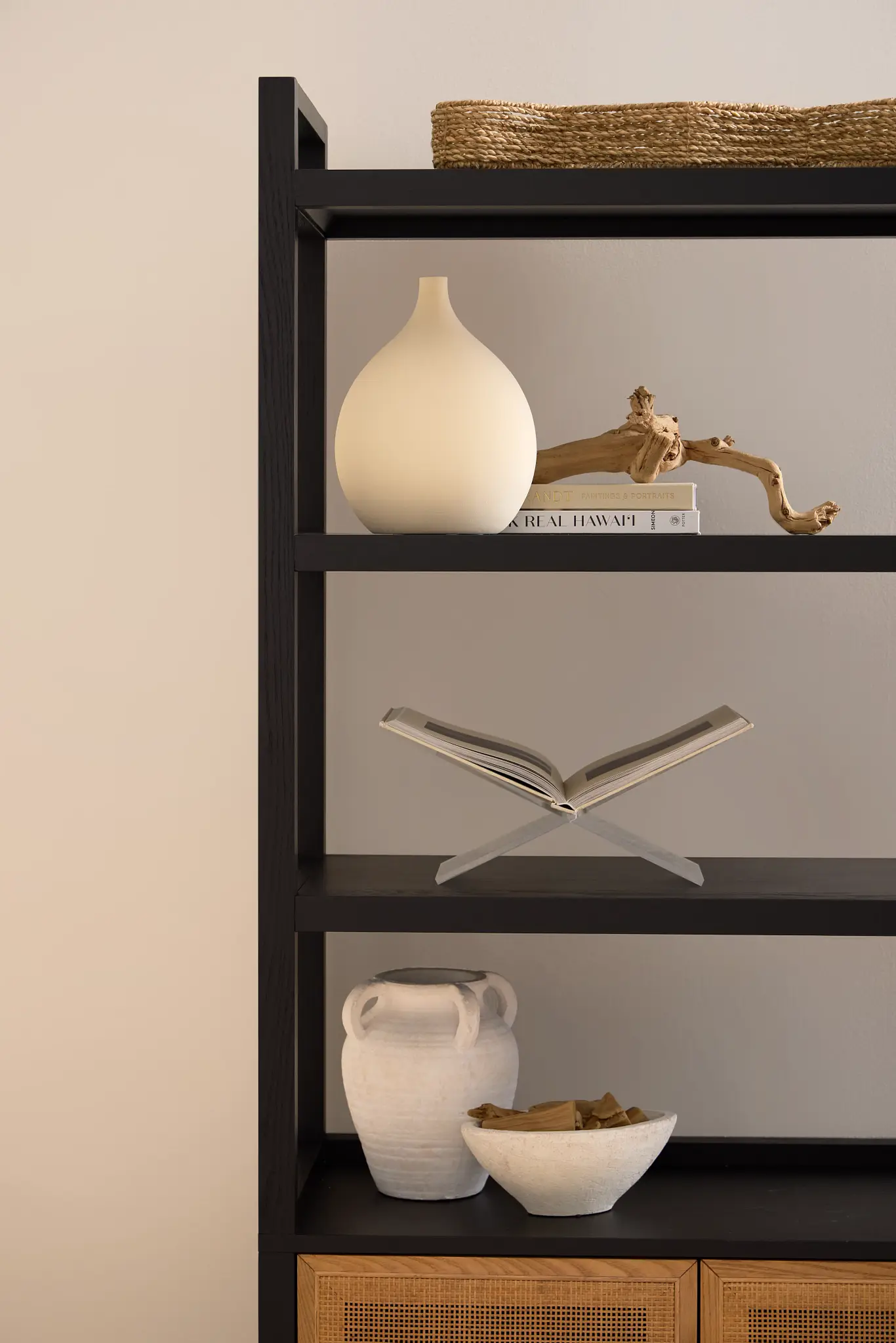 Dodge Ivory Medium Vase Dodge Ivory Medium Vase