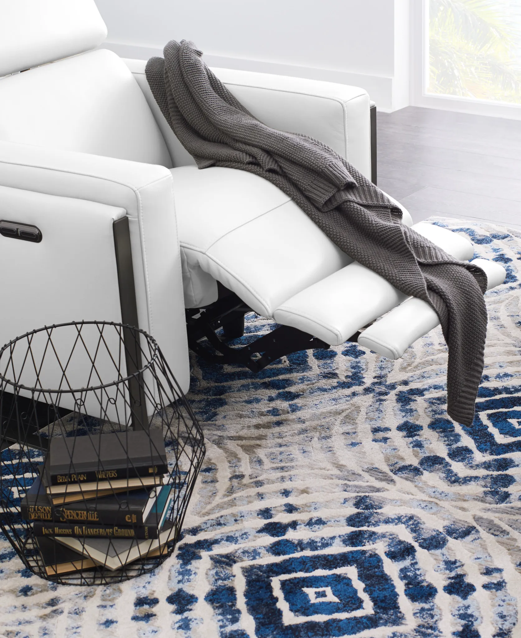 Atlas White Lthr/vinyl Power Recliner