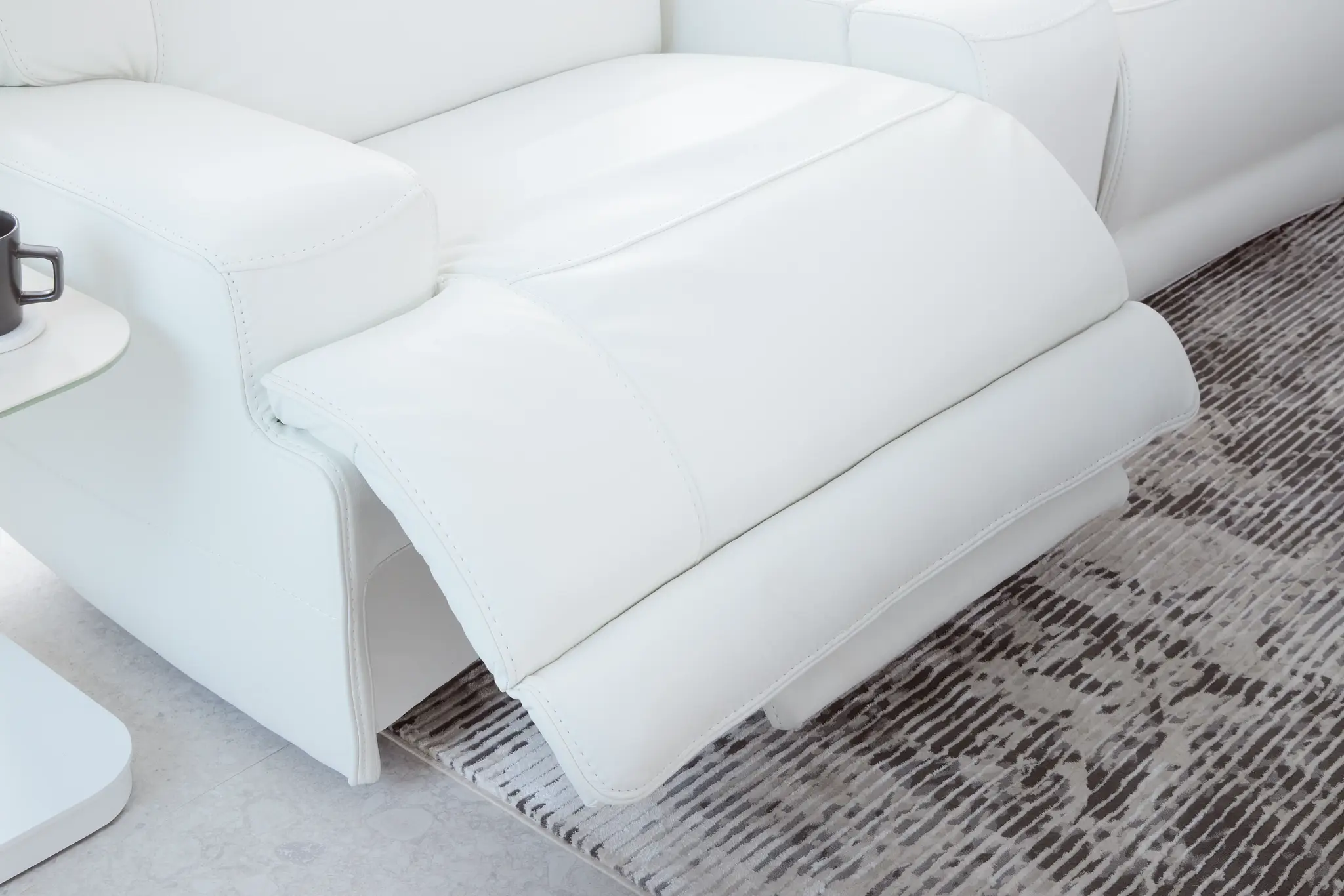 Reign White Lthr/vinyl Large Triple Power Reclining Two-arm Sectional Reign White Lthr/vinyl Large Triple Power Reclining Two-arm Sectional