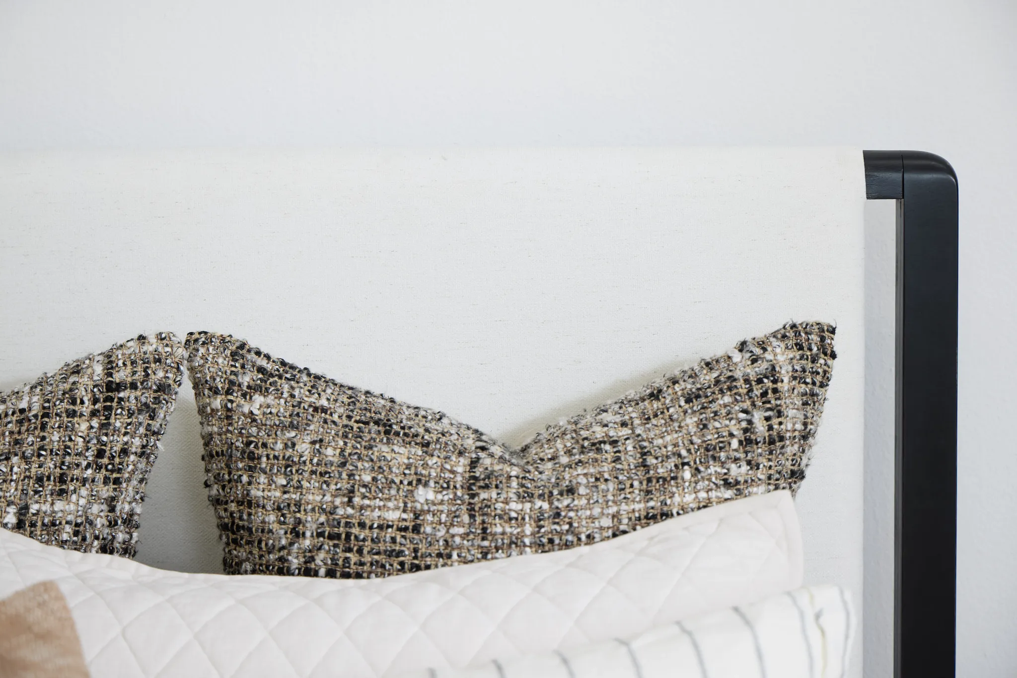 Highland Black Uph Panel Bed