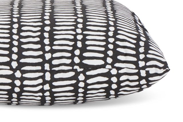 Deja Black 18" Indoor/outdoor Accent Pillow