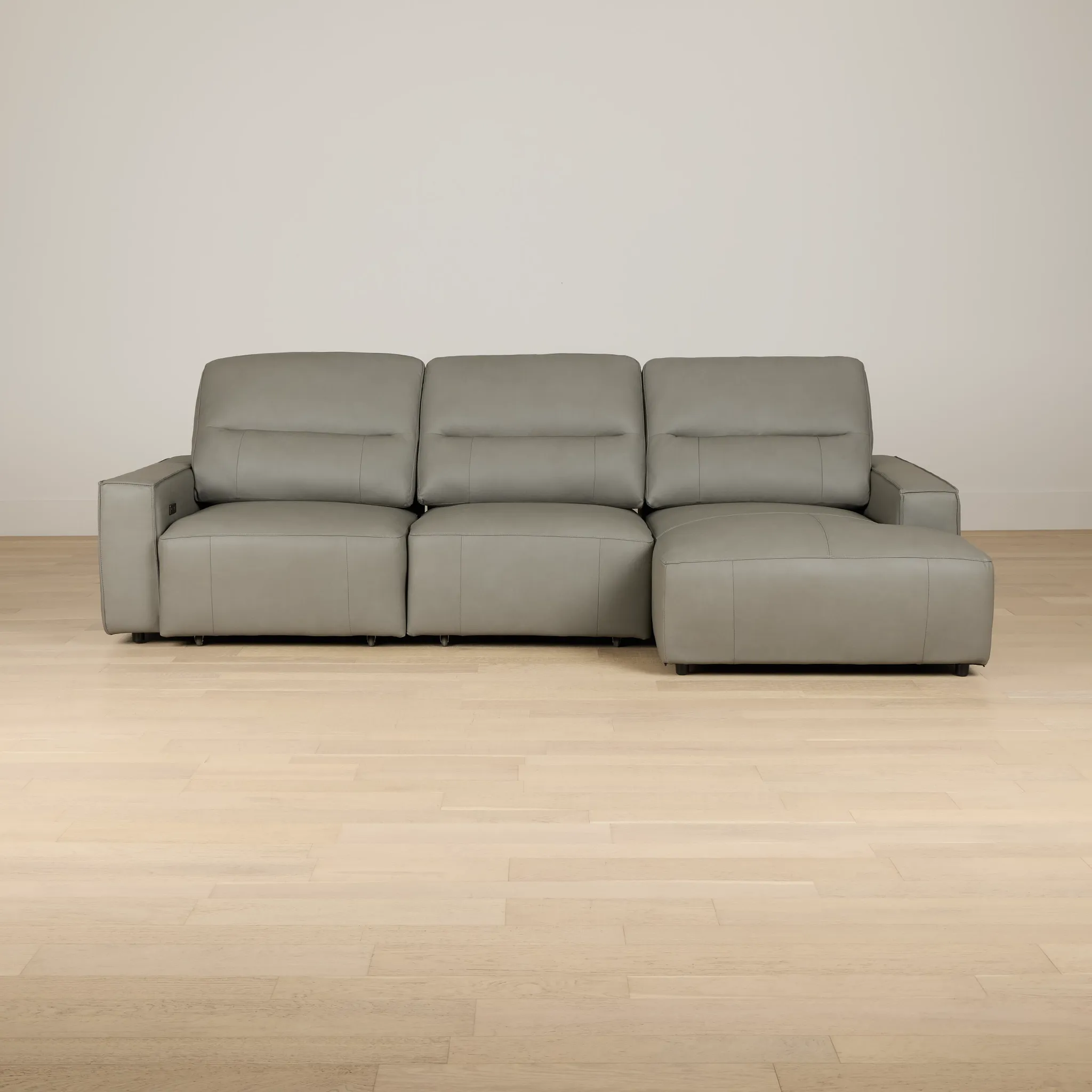 Rudy Gray Lthr/vinyl Right Dual Power Extension Chaise Sectional