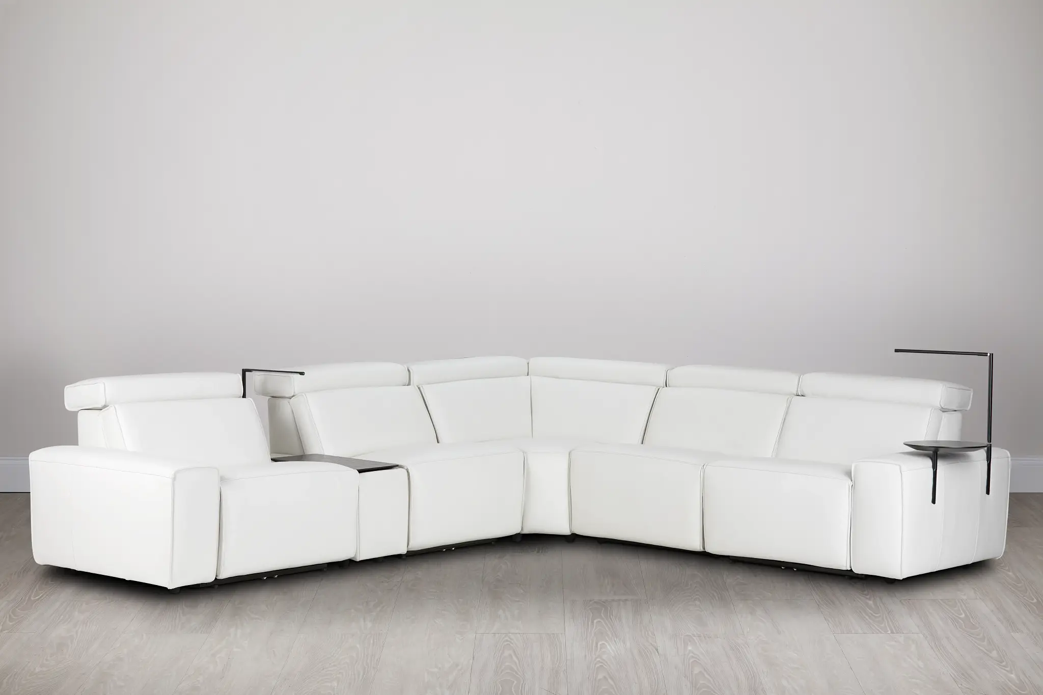 Carmelo White Leather Medium Triple Power Sectional W/right Table &light Carmelo White Leather Medium Triple Power Sectional W/right Table &light