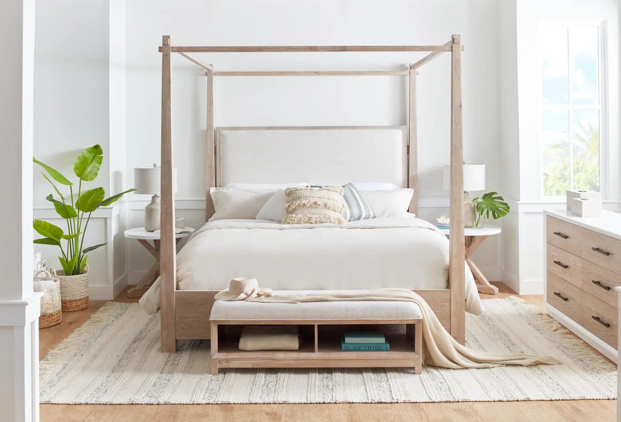 Boca Grande Two-tone Uph Canopy Bed Boca Grande Two-tone Uph Canopy Bed