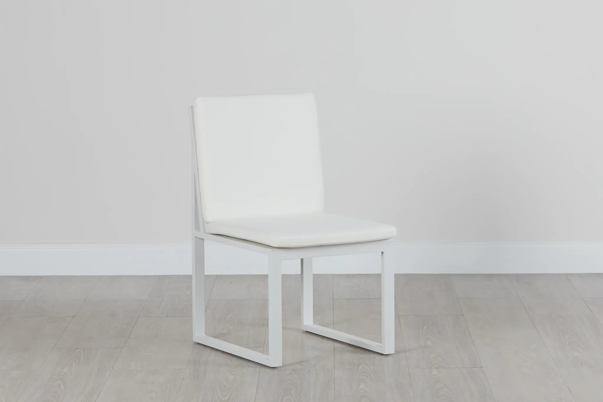 Linear White Aluminum Cushioned Chair Linear White Aluminum Cushioned Chair
