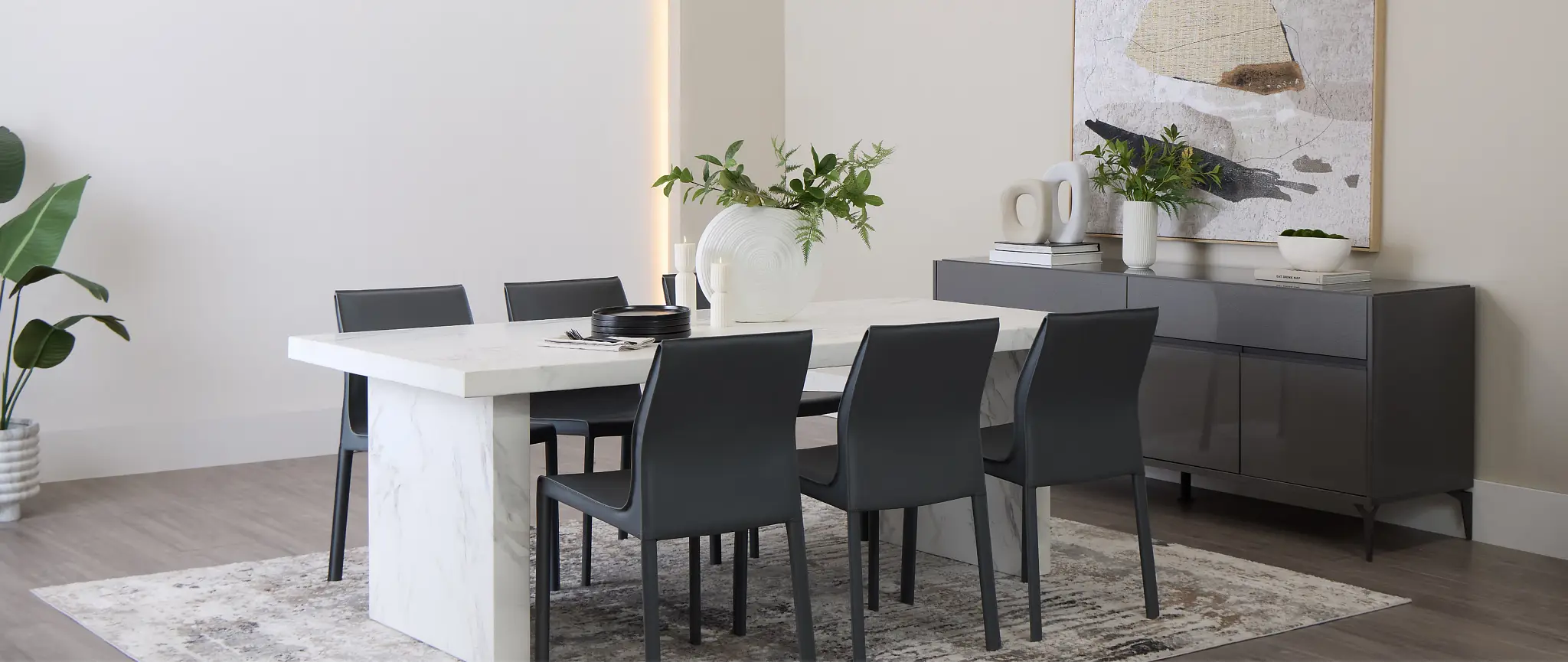 MAR13042-0525-1801-DiningRoom-HP-COISlider-XLG.jpg