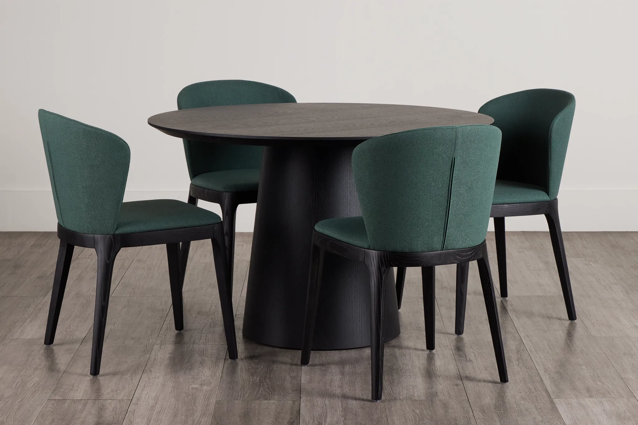 Nomad Black 47" Round Table & 4 Dark Green Chairs W/ Black Legs