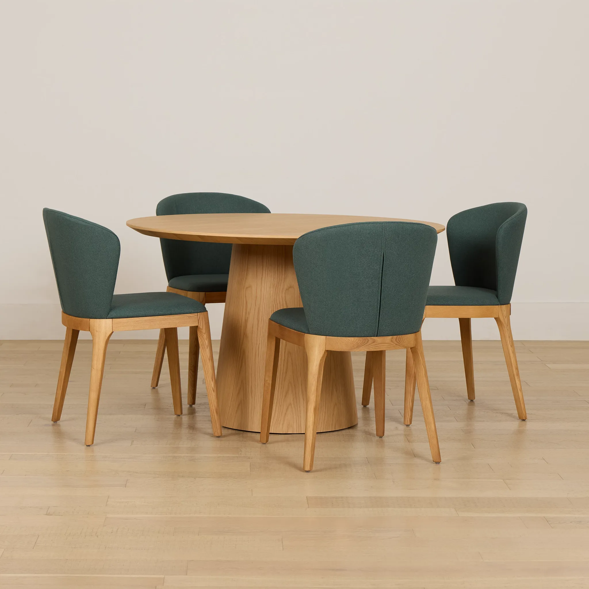 Nomad Light Tone 47" Round Table & 4 Dark Green Chairs W/light Tone Leg