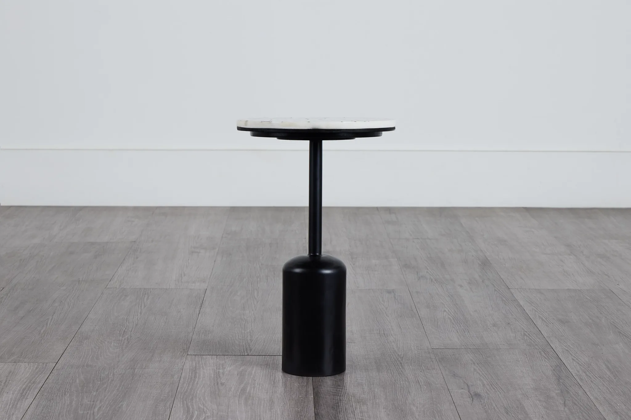 Roberto Black Round End Table