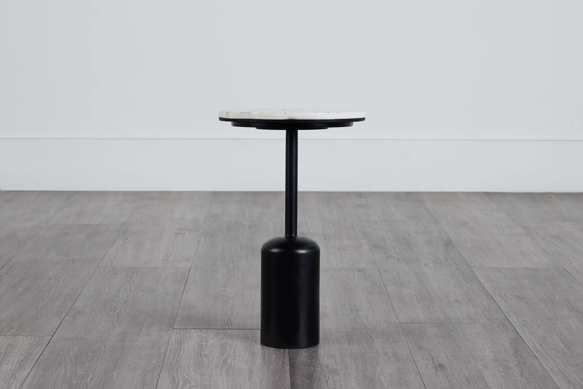 Roberto Black Round End Table Roberto Black Round End Table